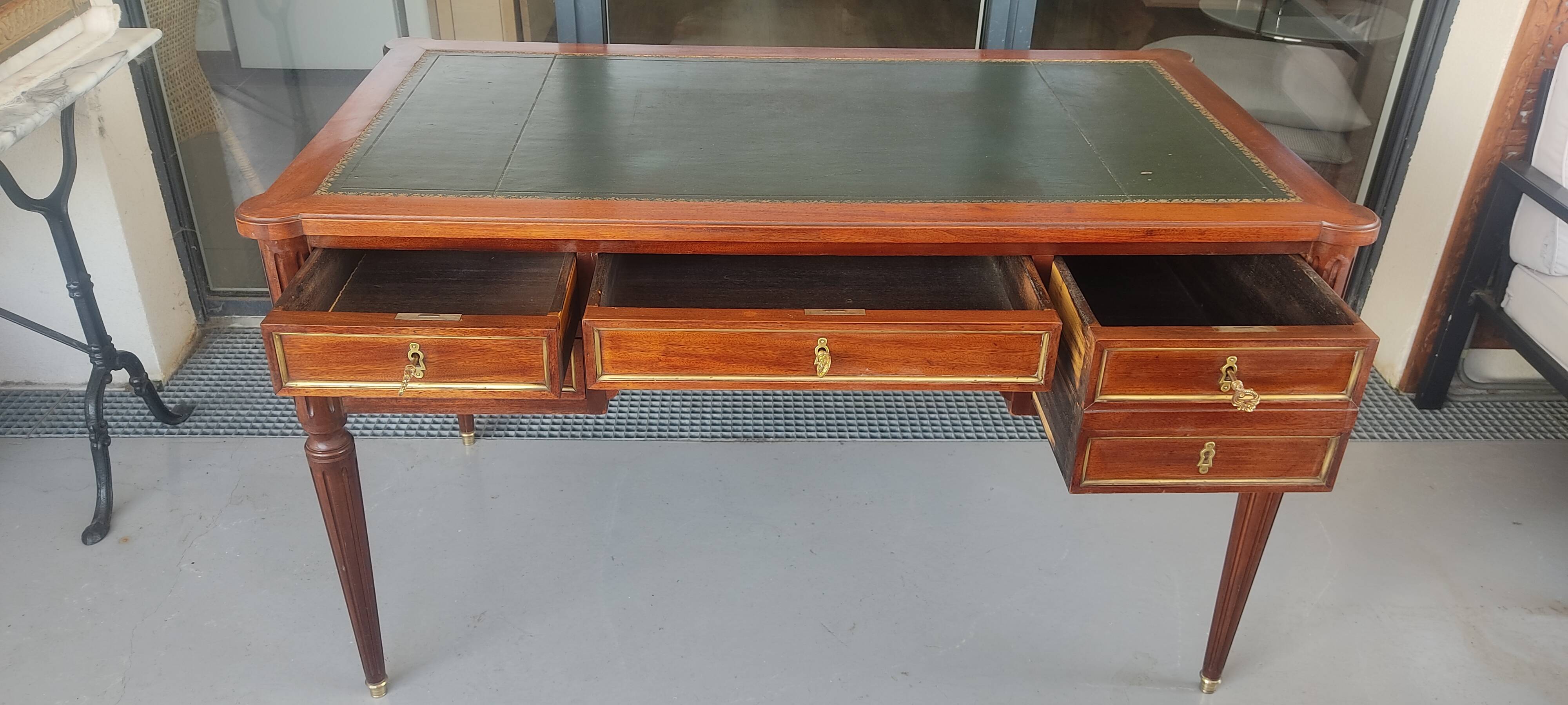 Bureau de style Louis XVI