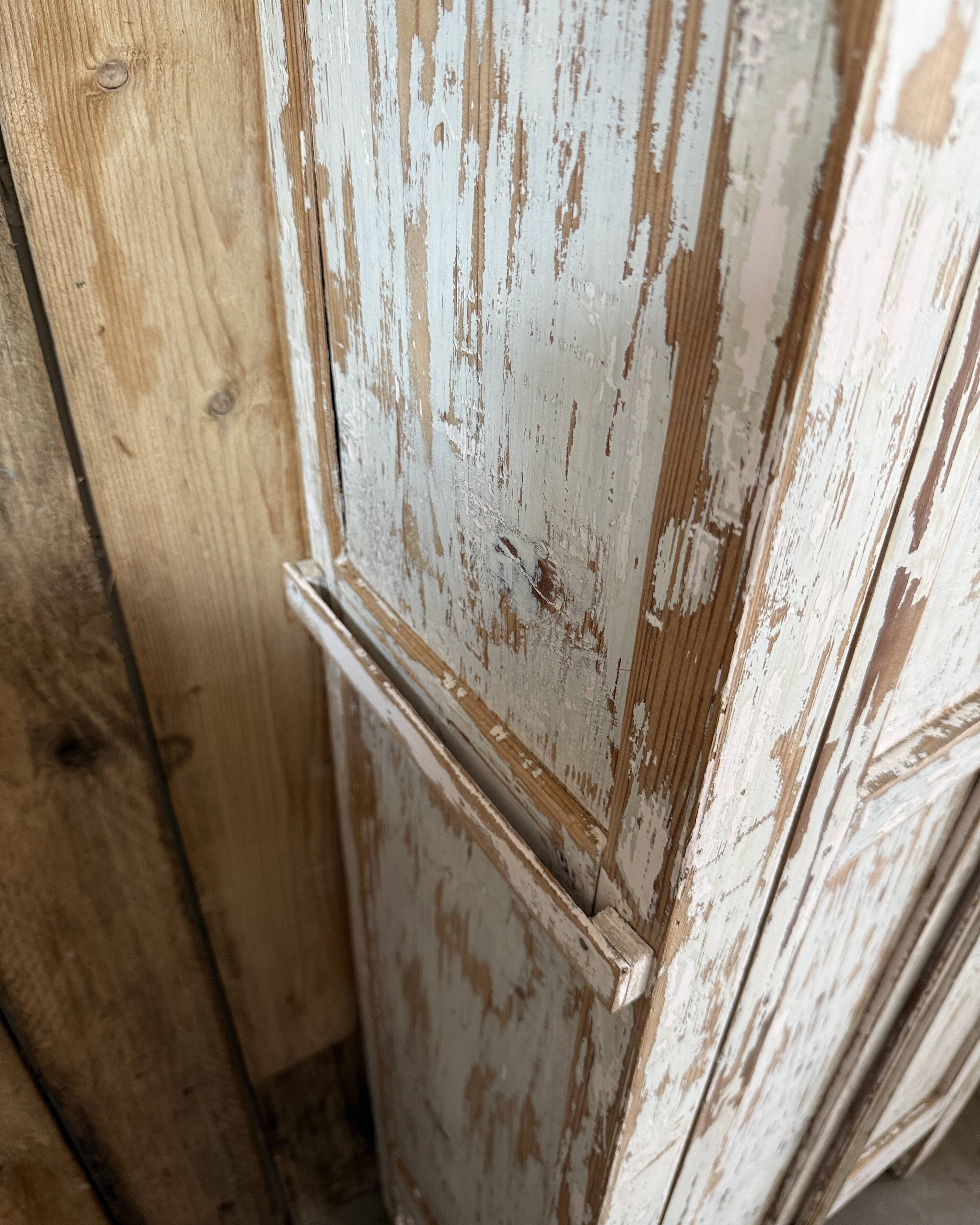 Armoire parisienne patinée