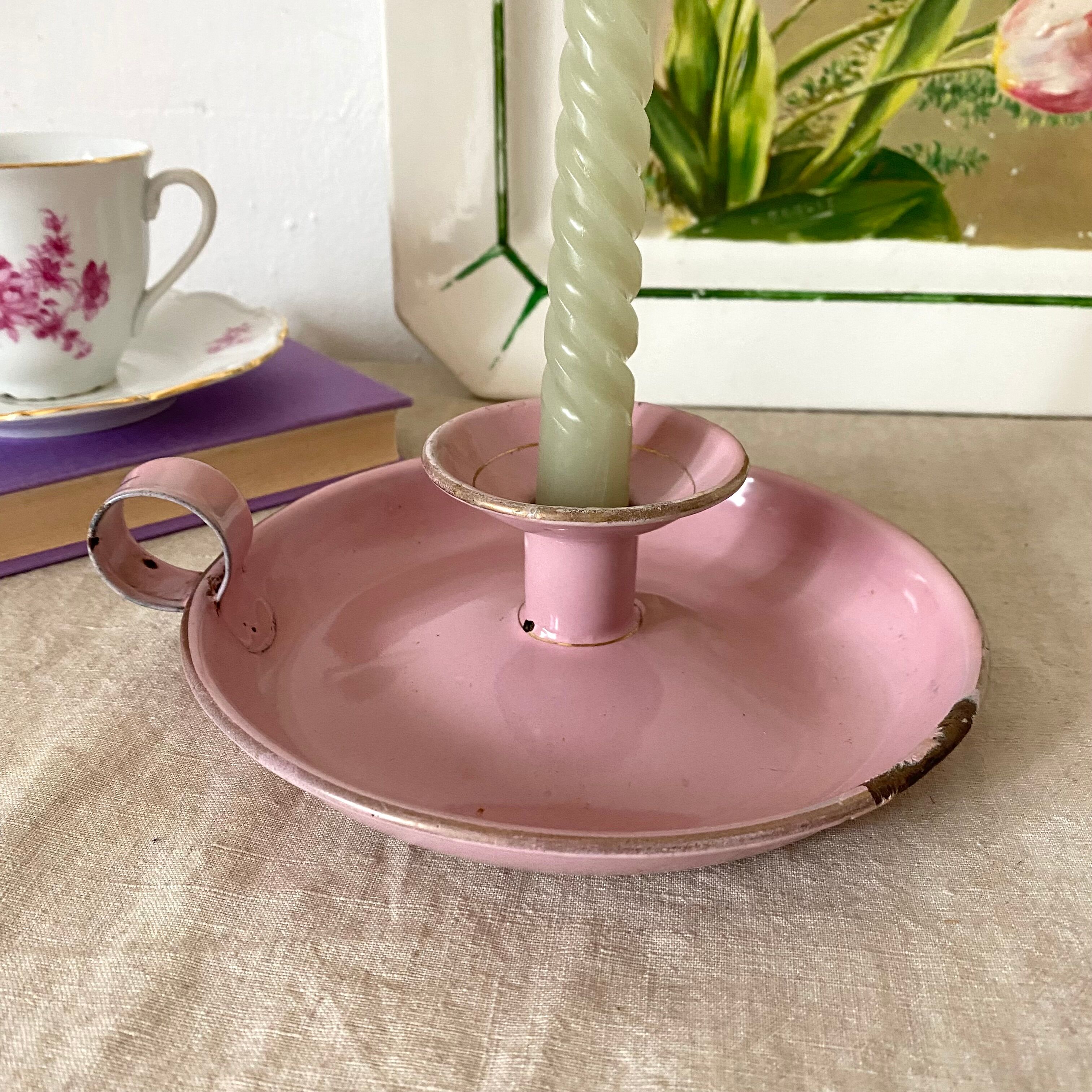Old thumb holder in enamelled sheet metal