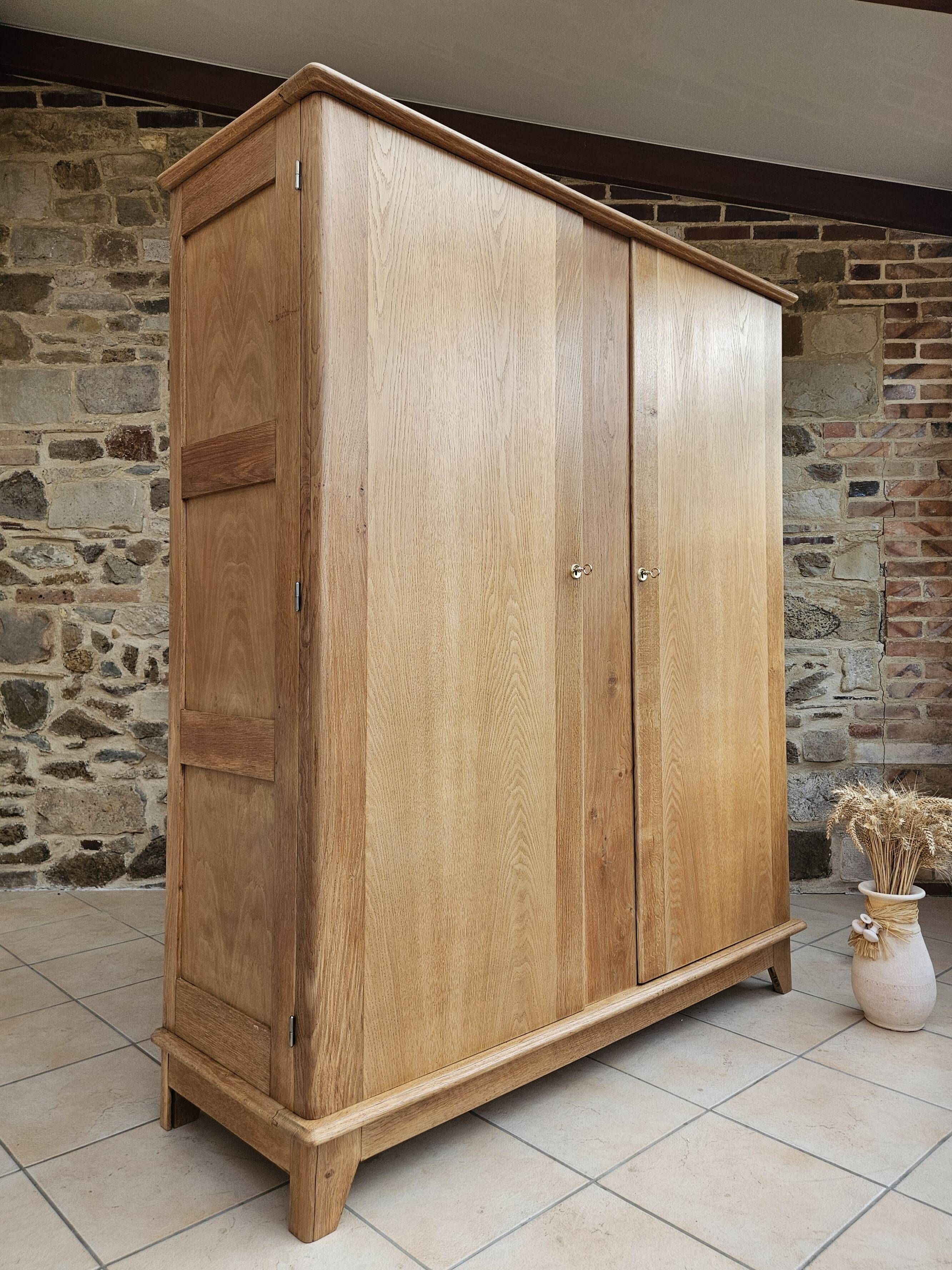 Armoire vintage