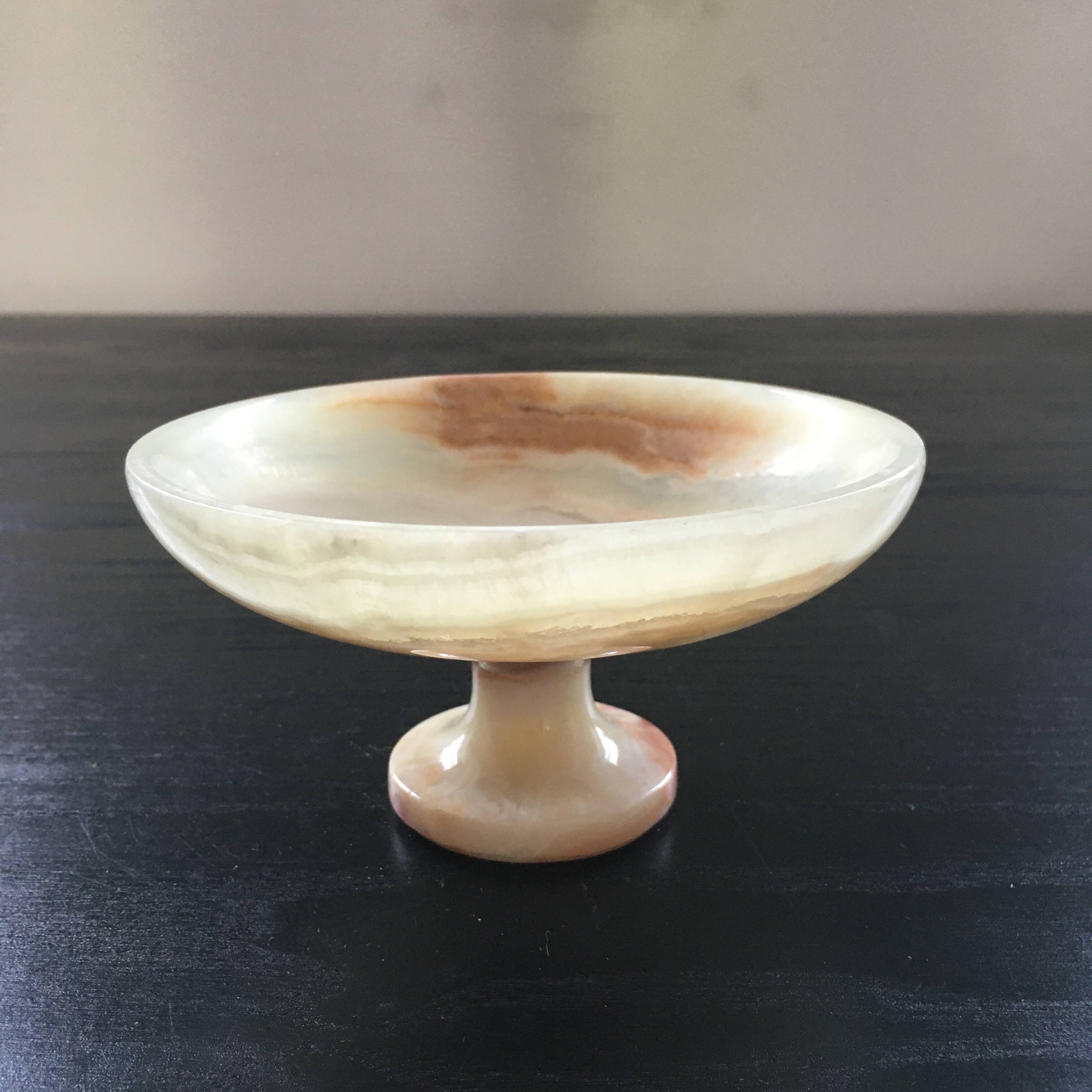 Onyx bowl on foot