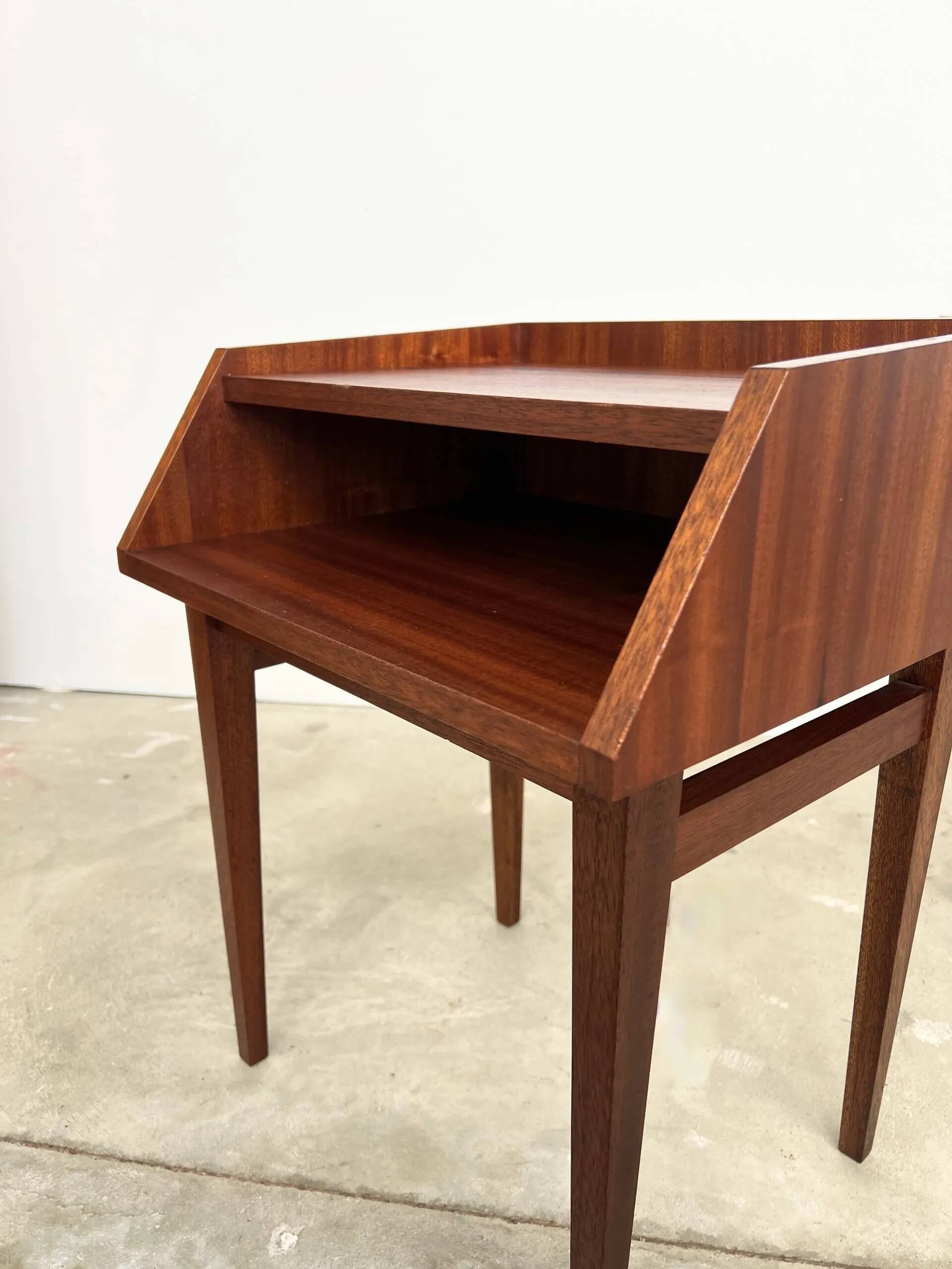 Vintage teak bedside tables (H53cm) – minimalist design and open niche.