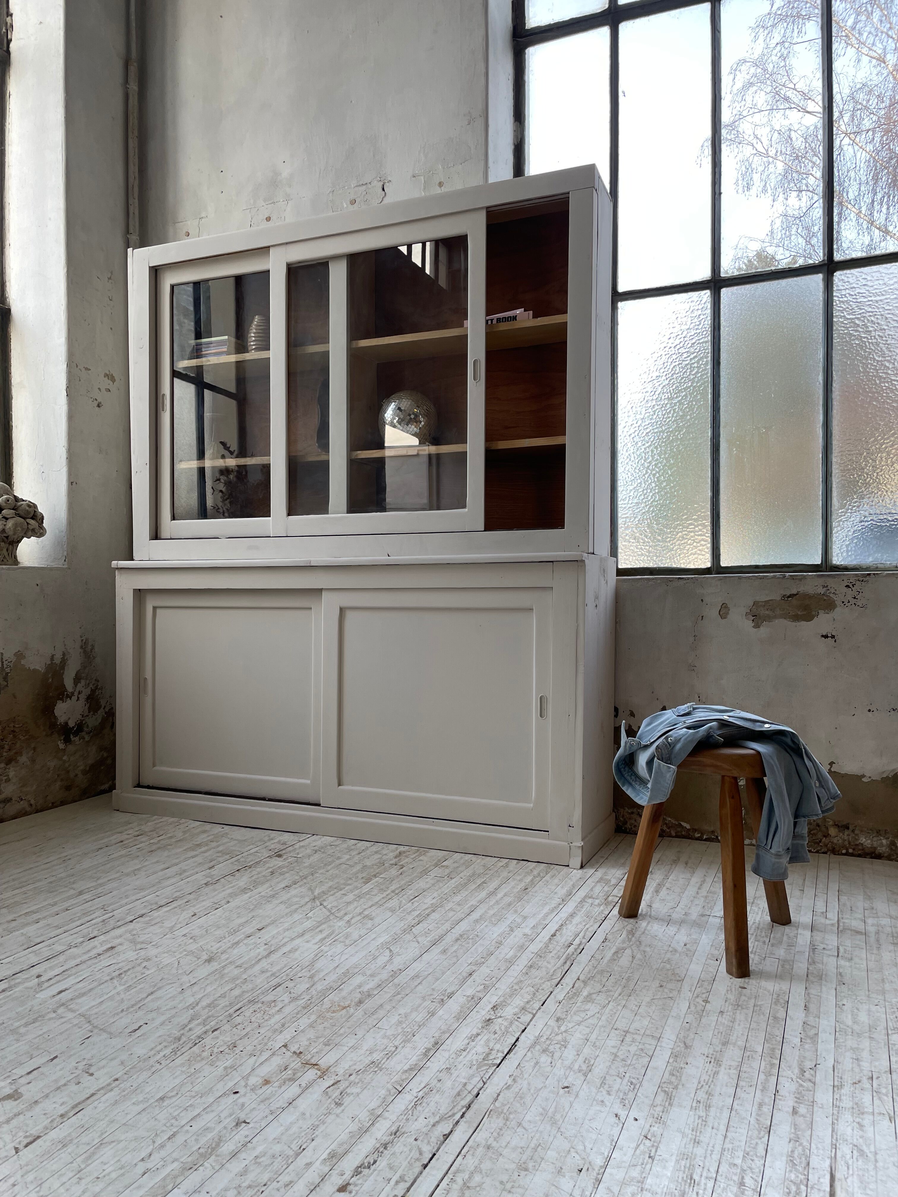 Library showcase ivory white sliding doors