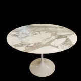 Marble tulip round table by eero saarinen