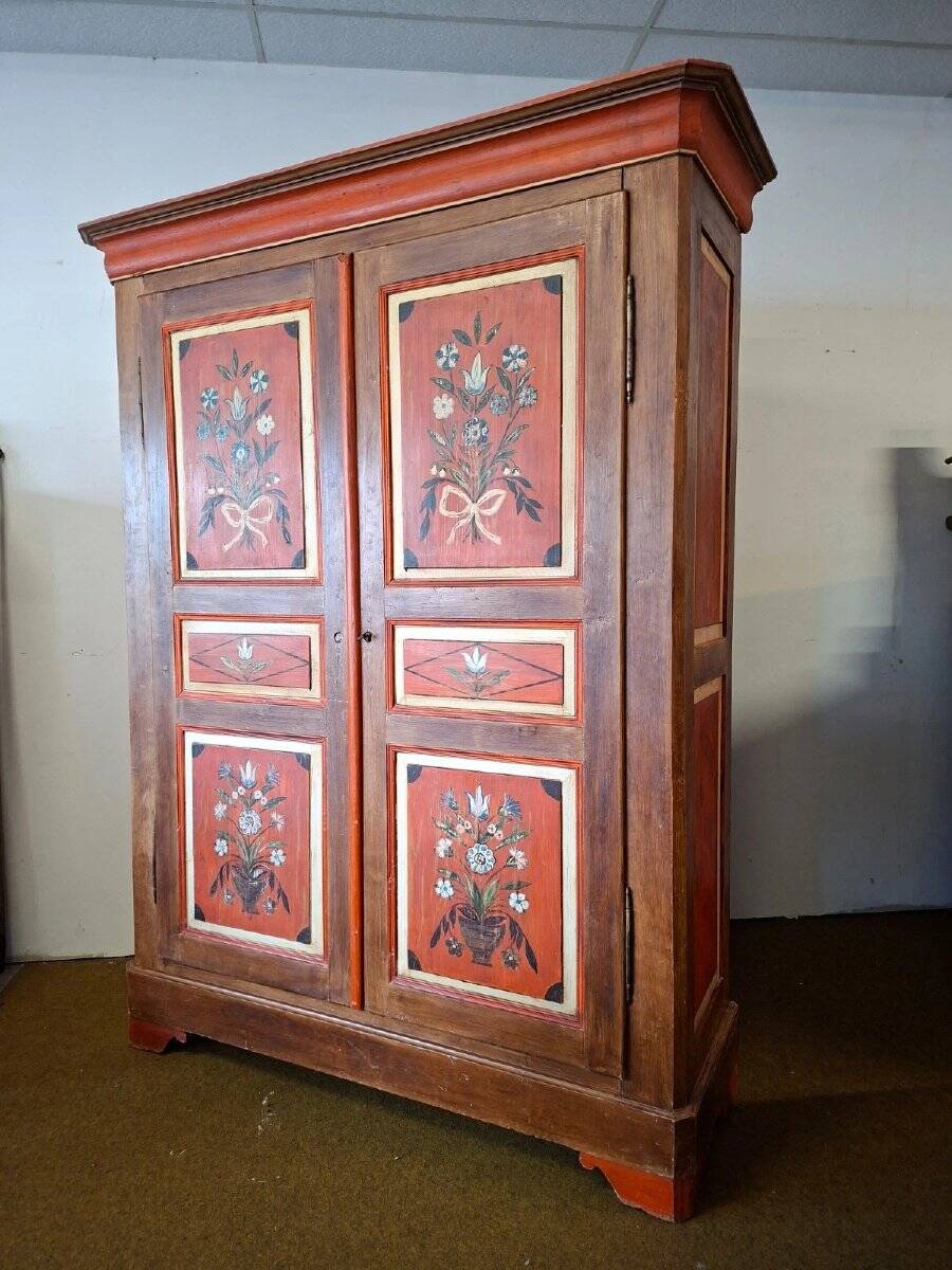 Hand-painted Alsatian wardrobe with floral decoration, 19th century.