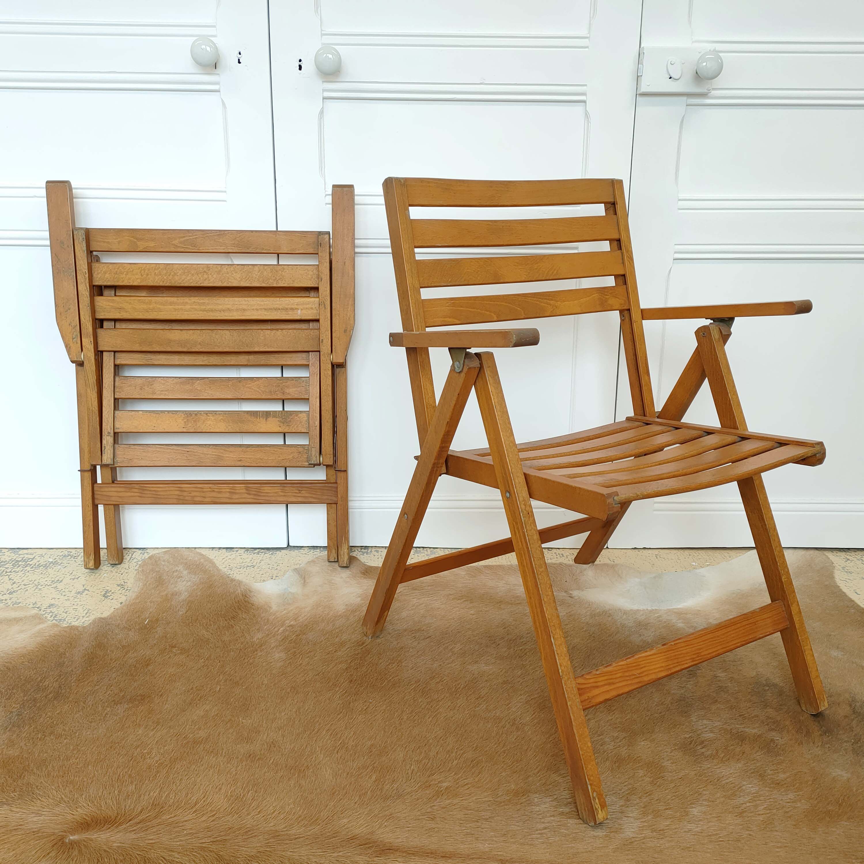 Pair folding chairs wooden