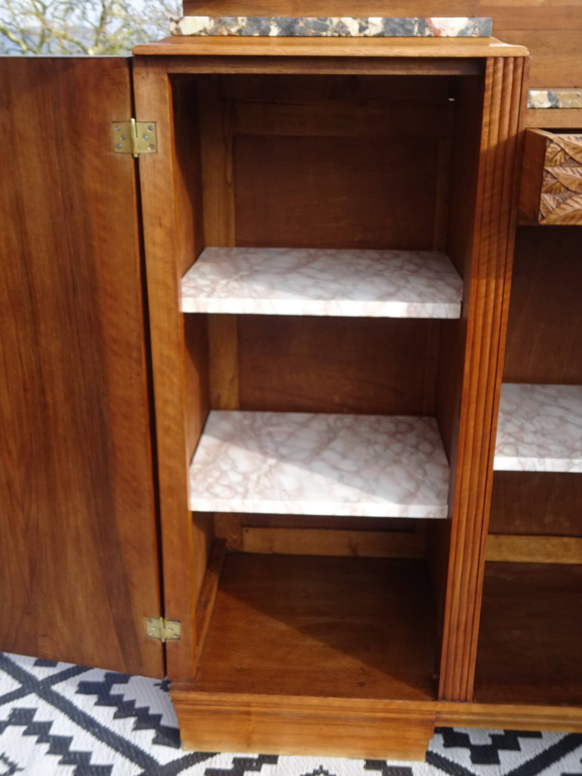 Buffet Art Déco en noyer avec marbres et guérites