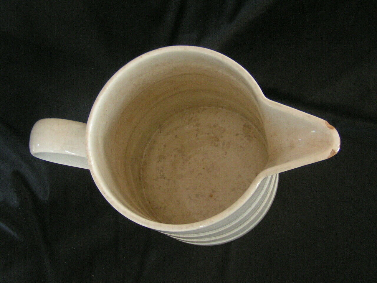 Pichet à eau en faïence opaque de Luneville années 40