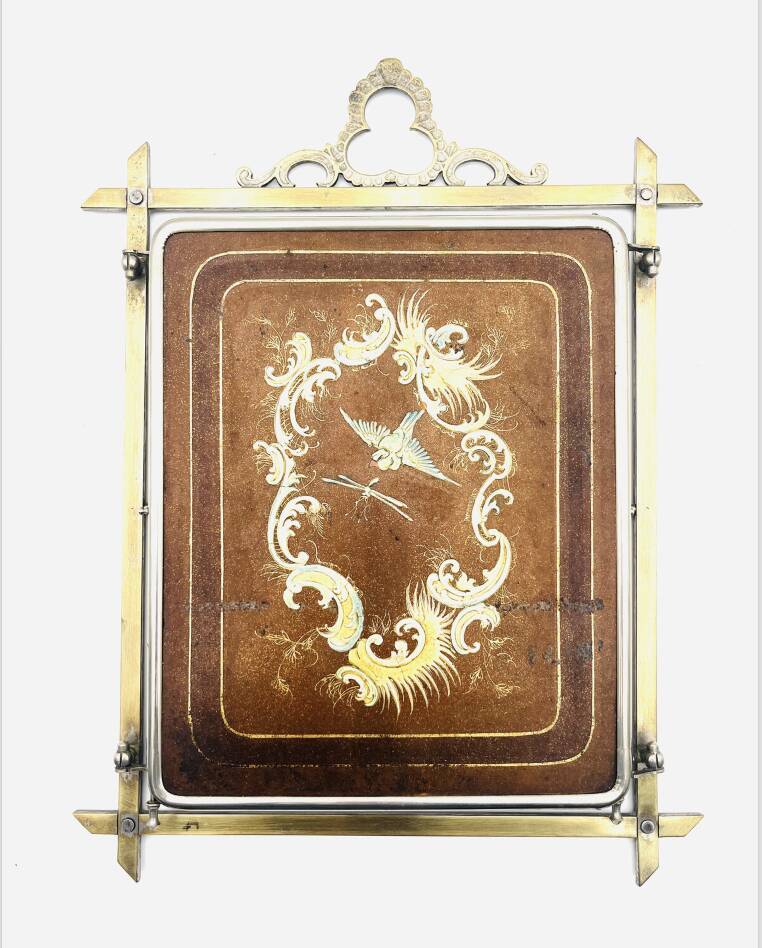 Triptych barber mirror in brass and engraved leather