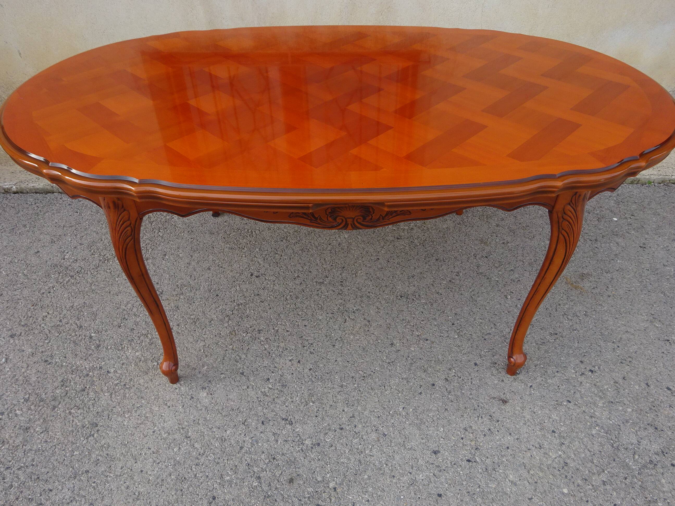 Table ovale avec rallonges, style Louis XV
