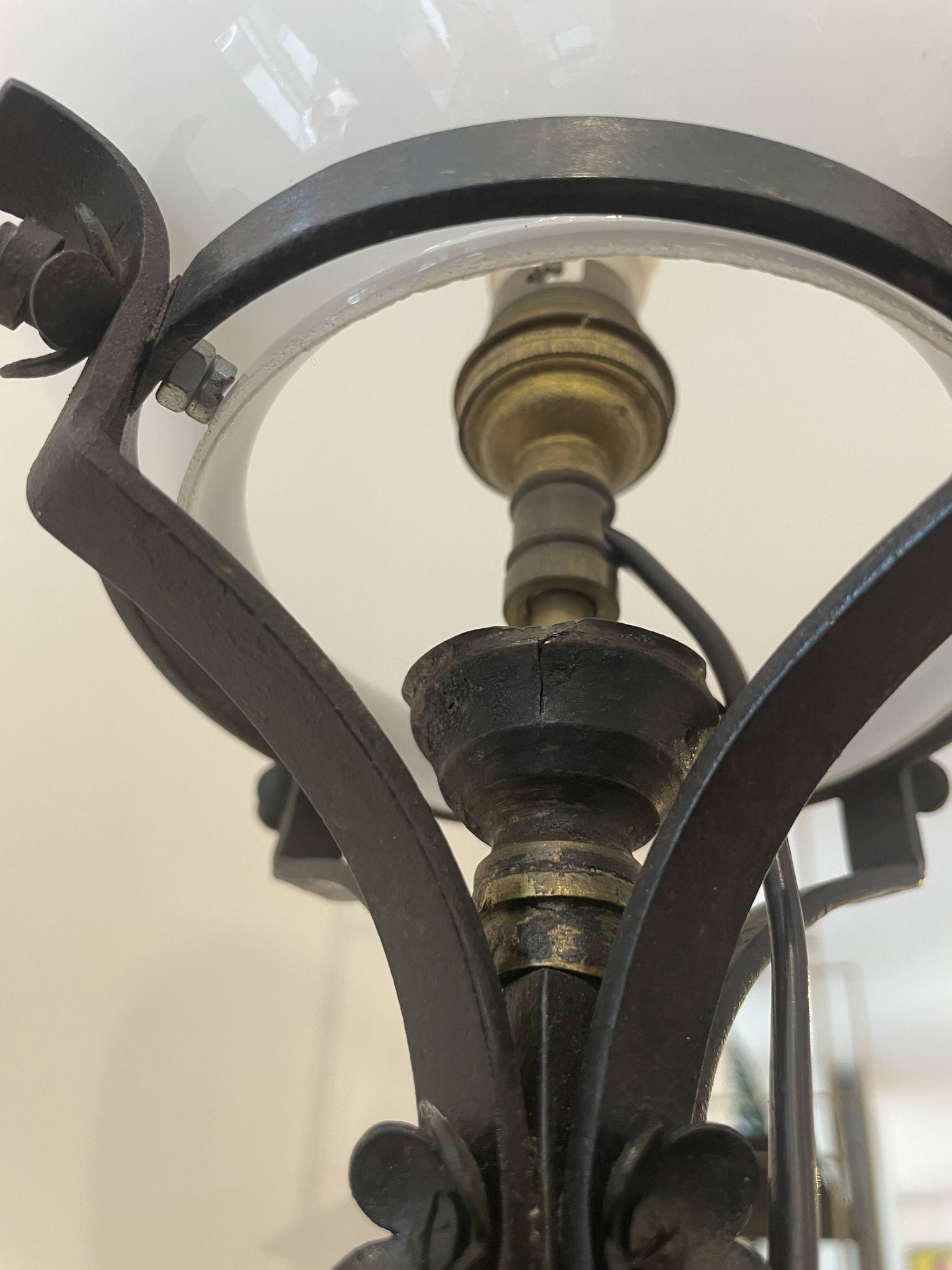 Art Nouveau lamp in wrought iron