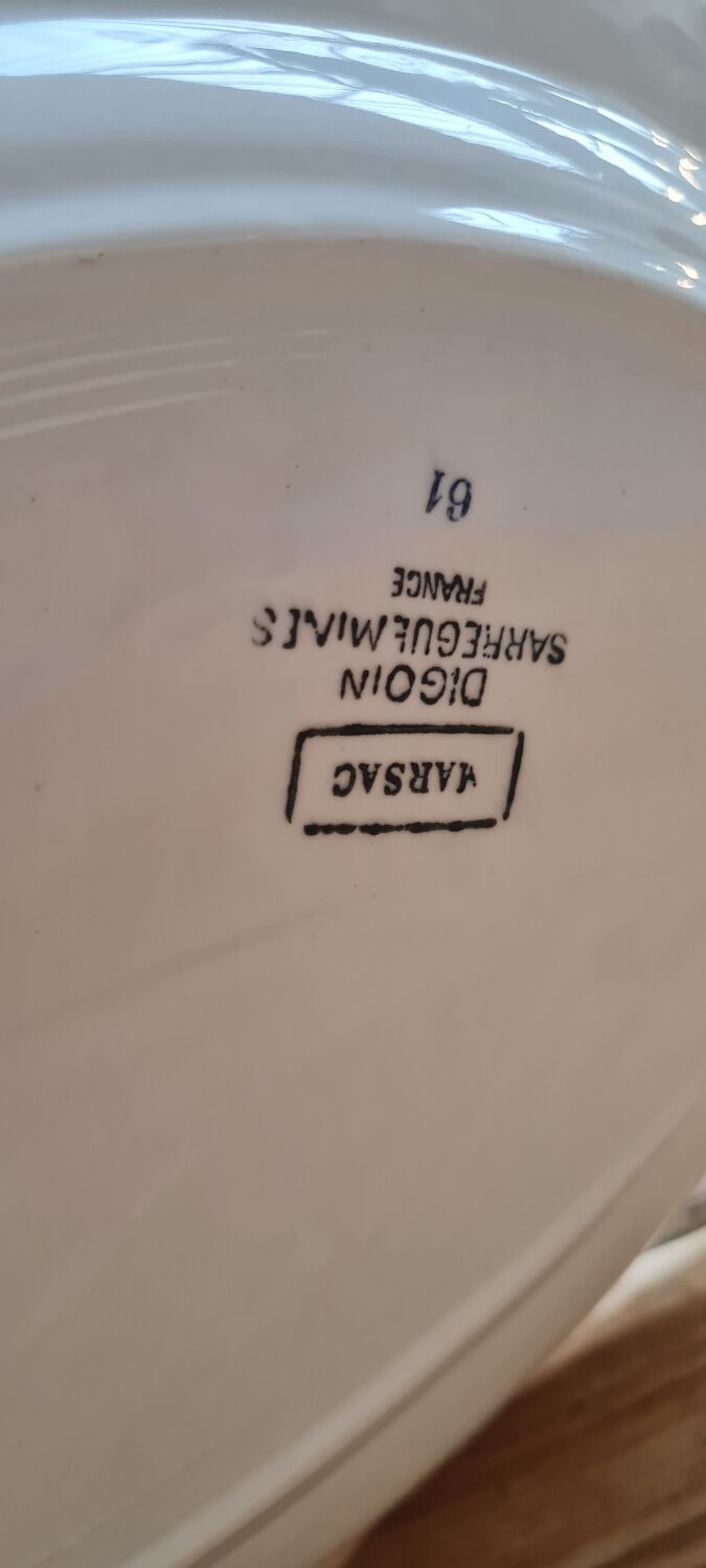 Digoin serving dish