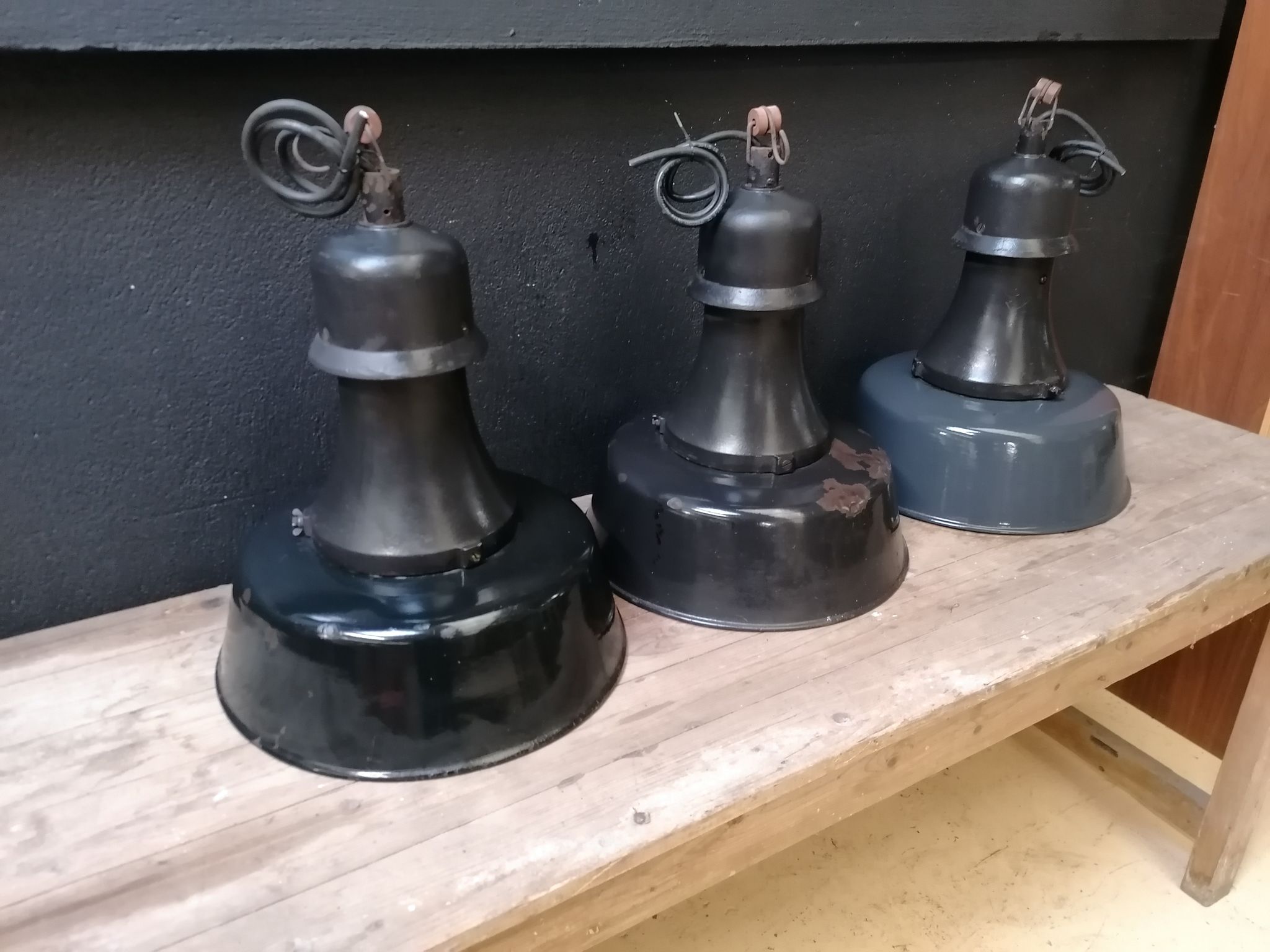 Industrial hanging lamps in enamelled metal, 50