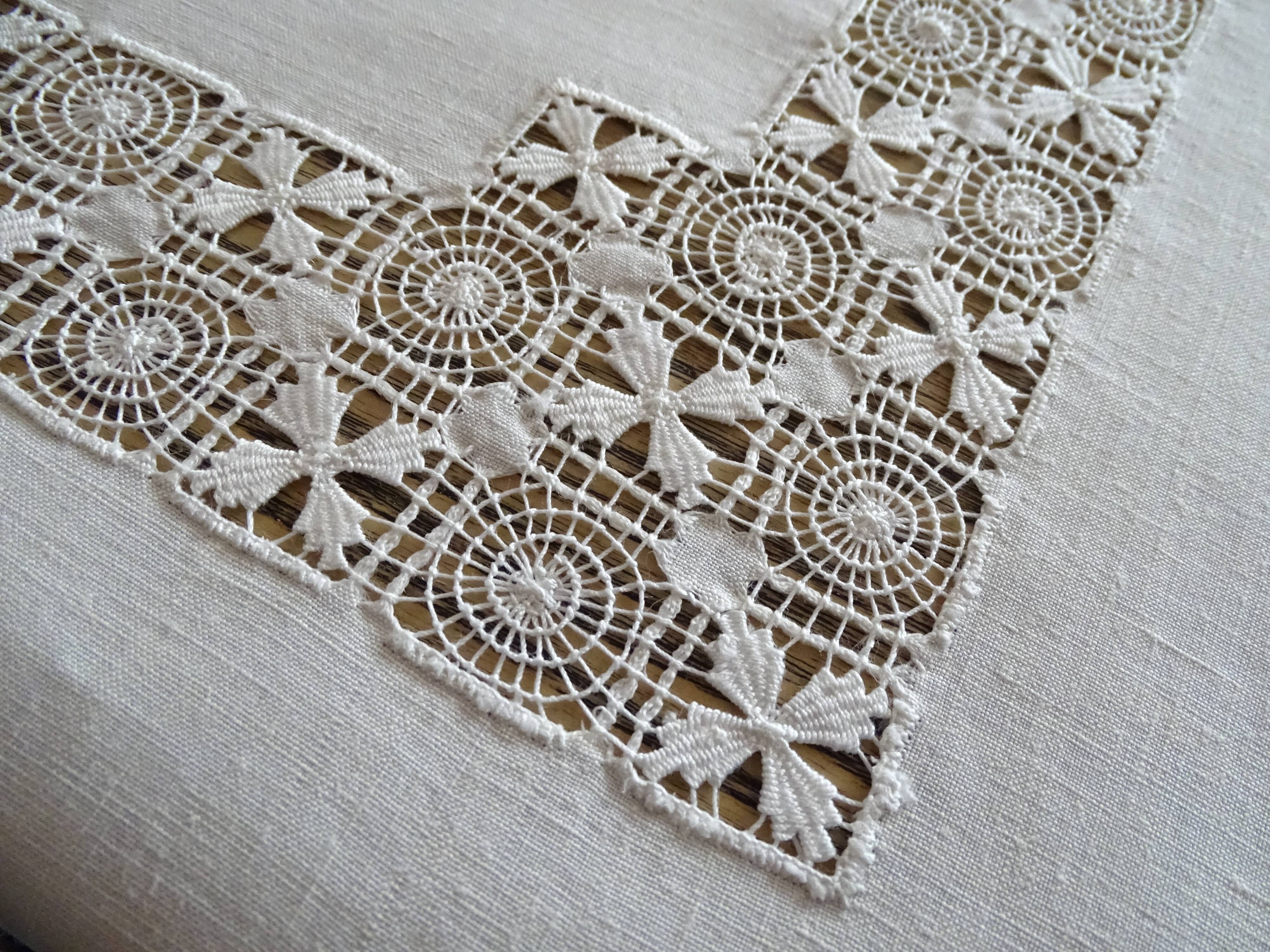 Nappe et 14 serviettes en lin ajouré broderies fines 335 x 170