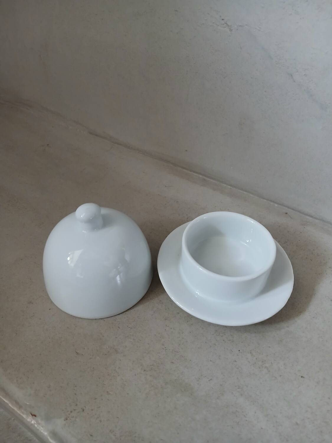 Individual porcelain butter dish