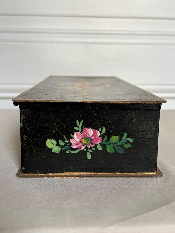 Boite à bijoux noir avec fleurs intérieur tissu gris