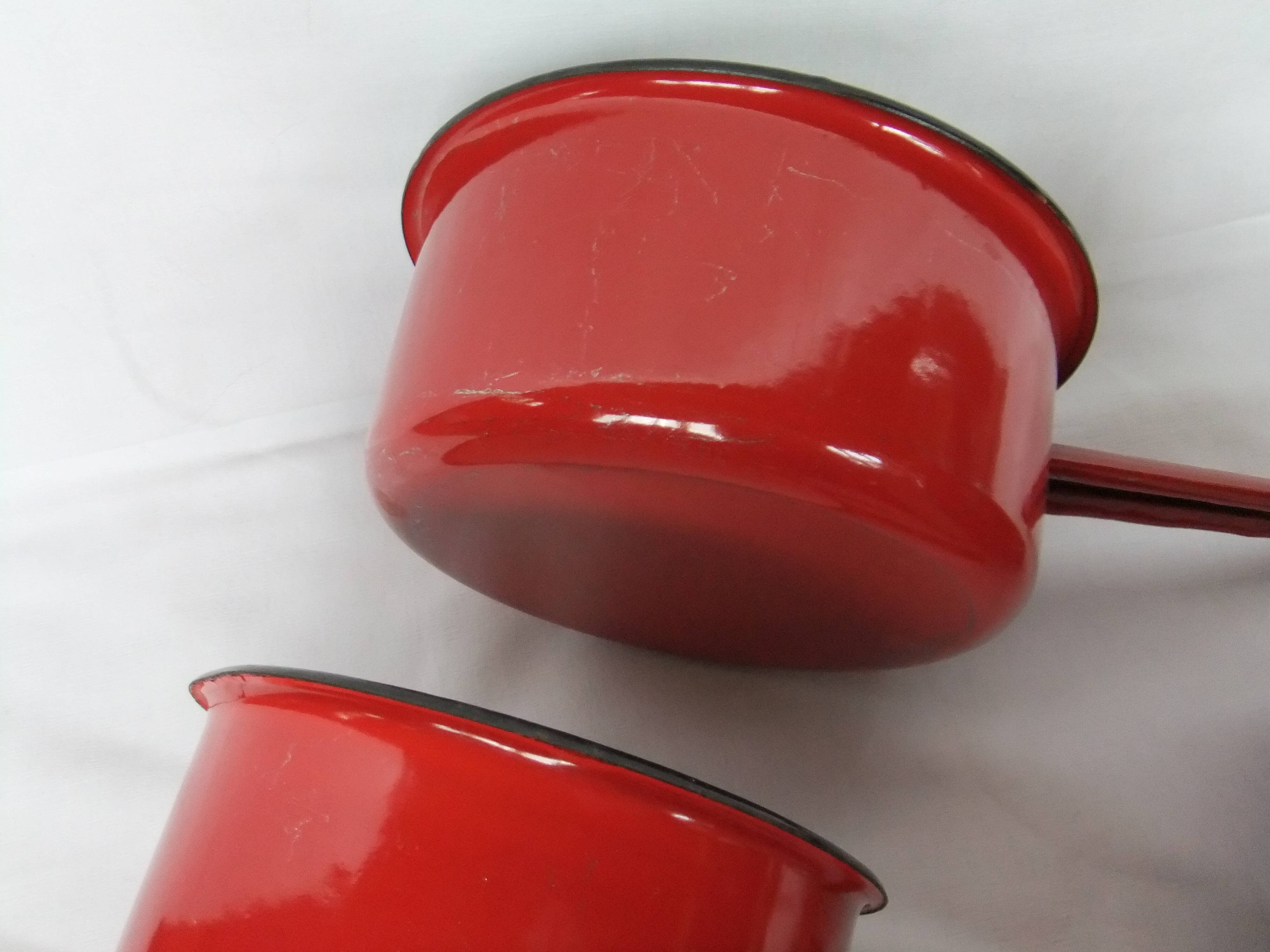 Red enamelled sheet metal pans