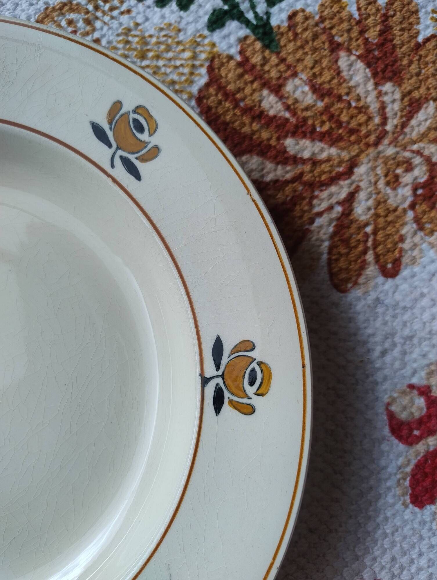Antique hollow plate in faience from the Nouvelle Galerie, Savoie.