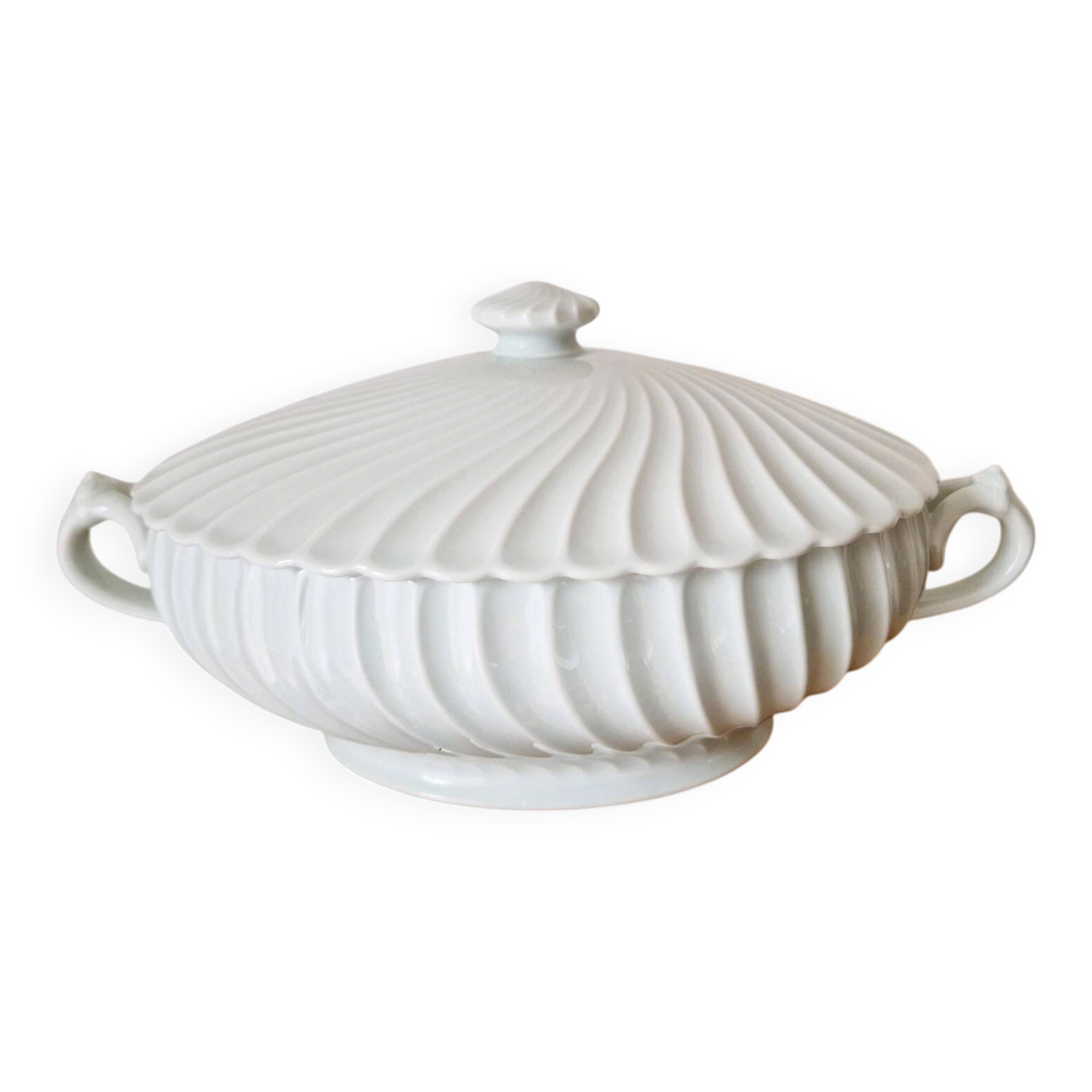 Oval white porcelain soup tureen by Haviland, torso model.