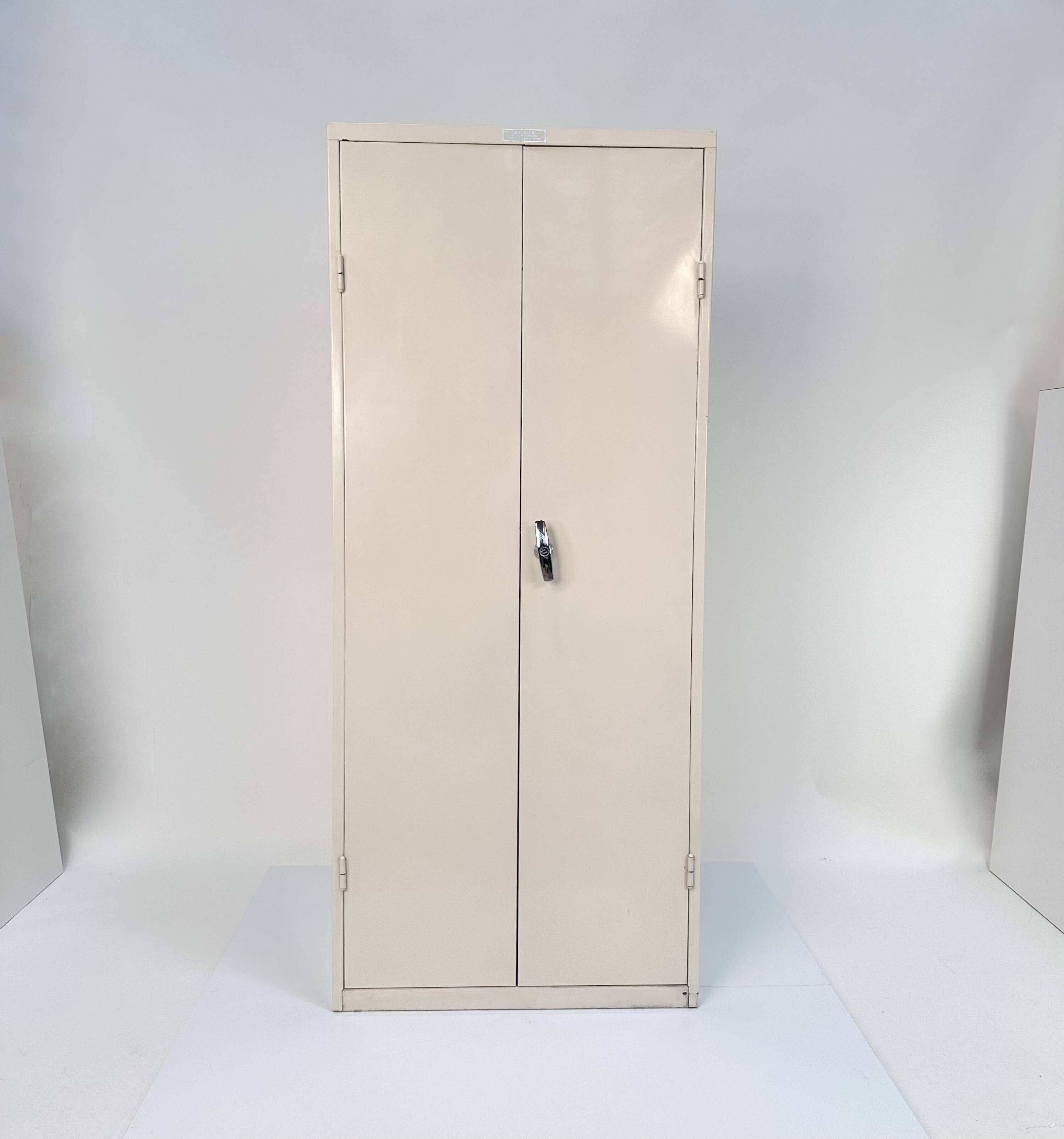 Heavy duty industrial metal medical cabinet with 8 removable