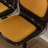 Space Age waiting bench by Drabert