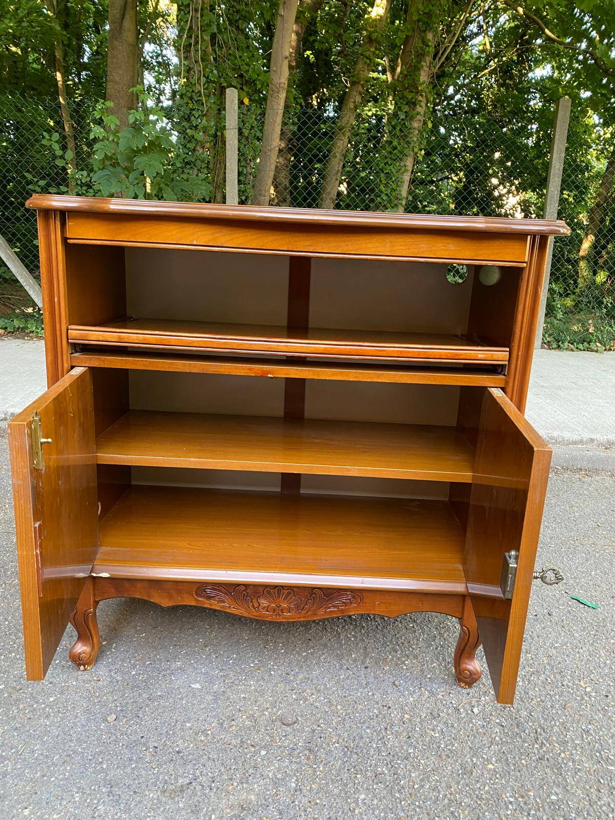 Louis XV wooden sideboard with 2-door TV cabinet