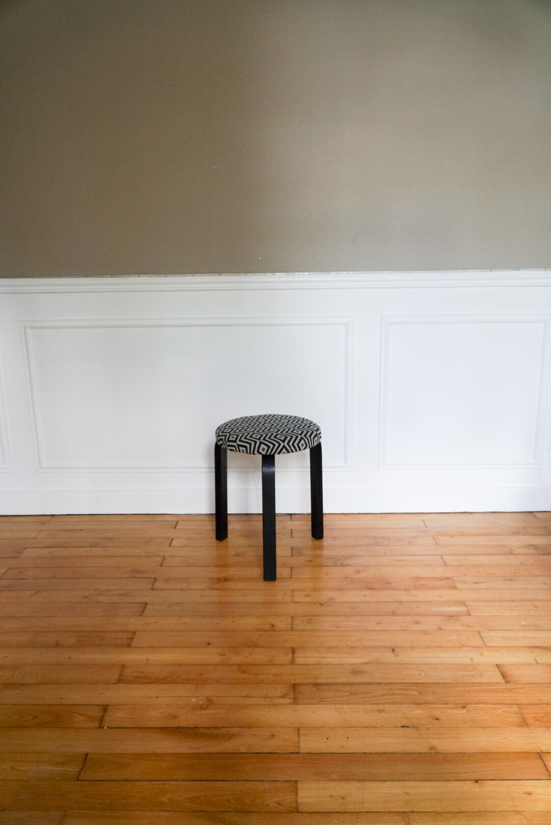Tabouret E60 d'Alvar Aalto édité par Artek