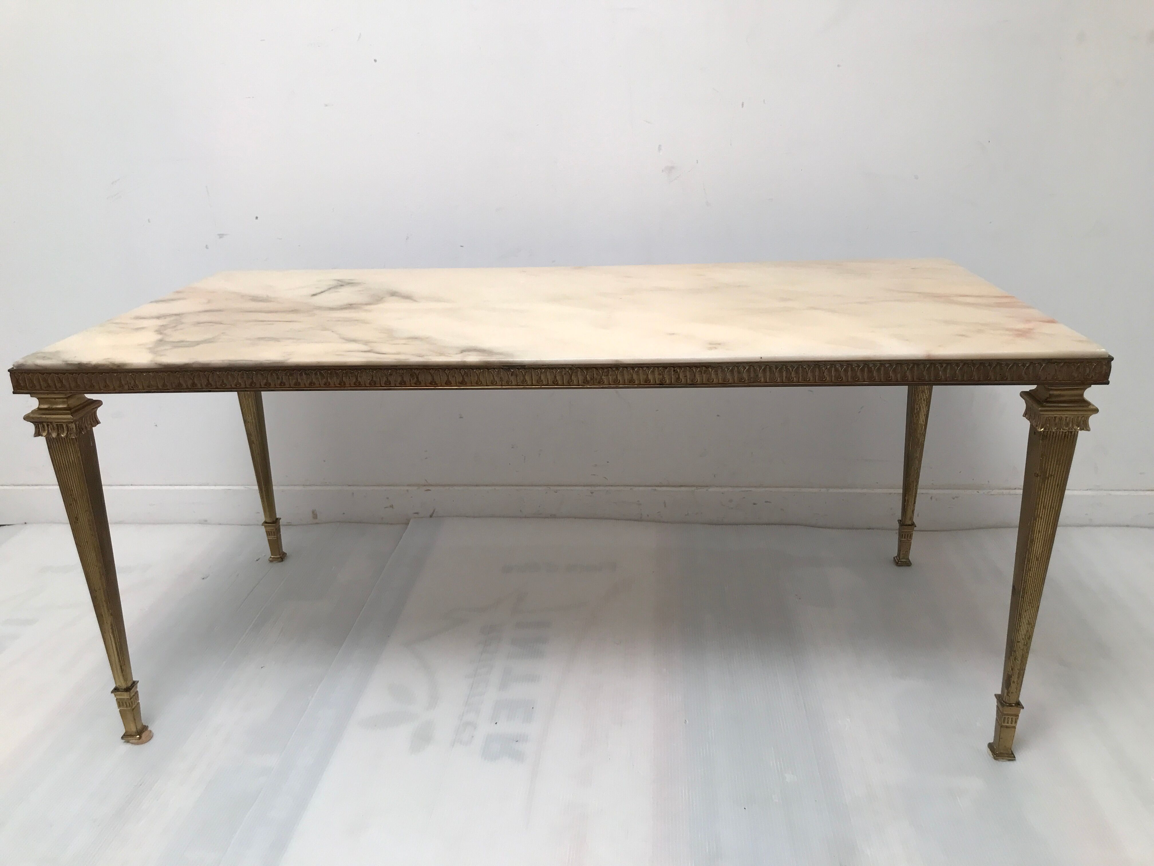 Coffee table in onyx marble 50s-60s