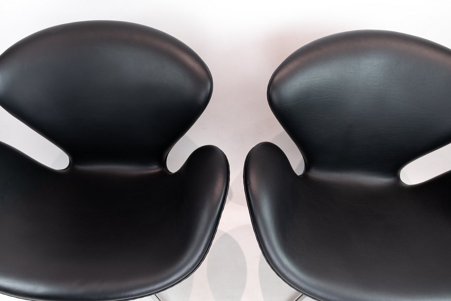 A pair of Swan chairs, model 3320, designed by Arne Jacobsen in 1958
