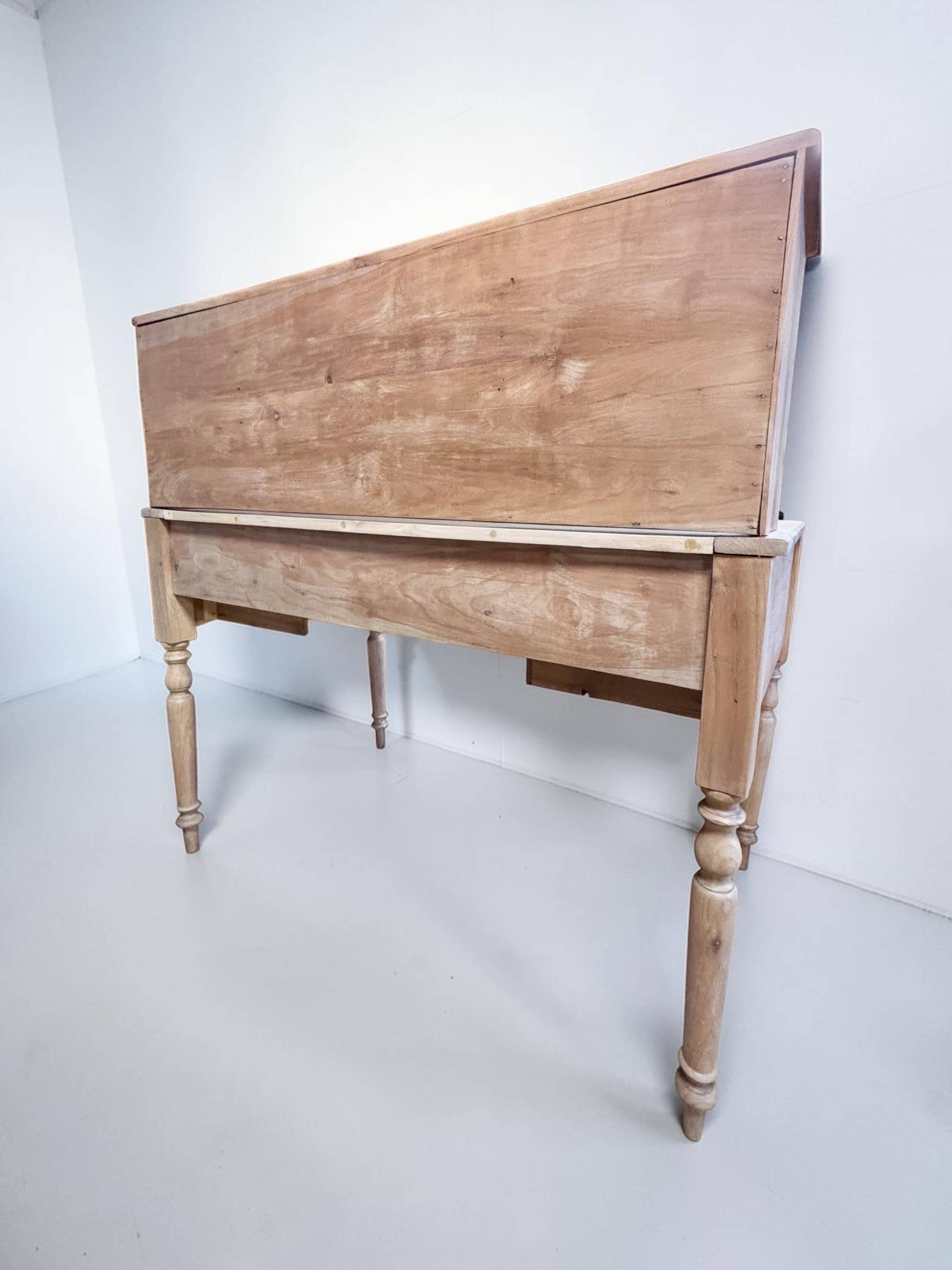 Bureau à gradin style Louis XVI en merisier massif rénové