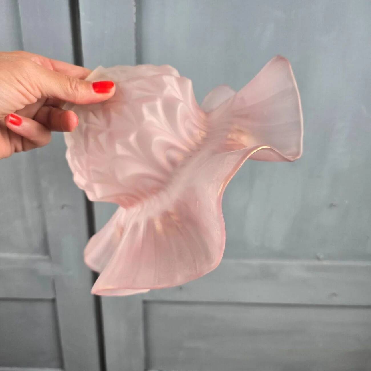 Antique satin pink glass lampshade – Wavy floral edge