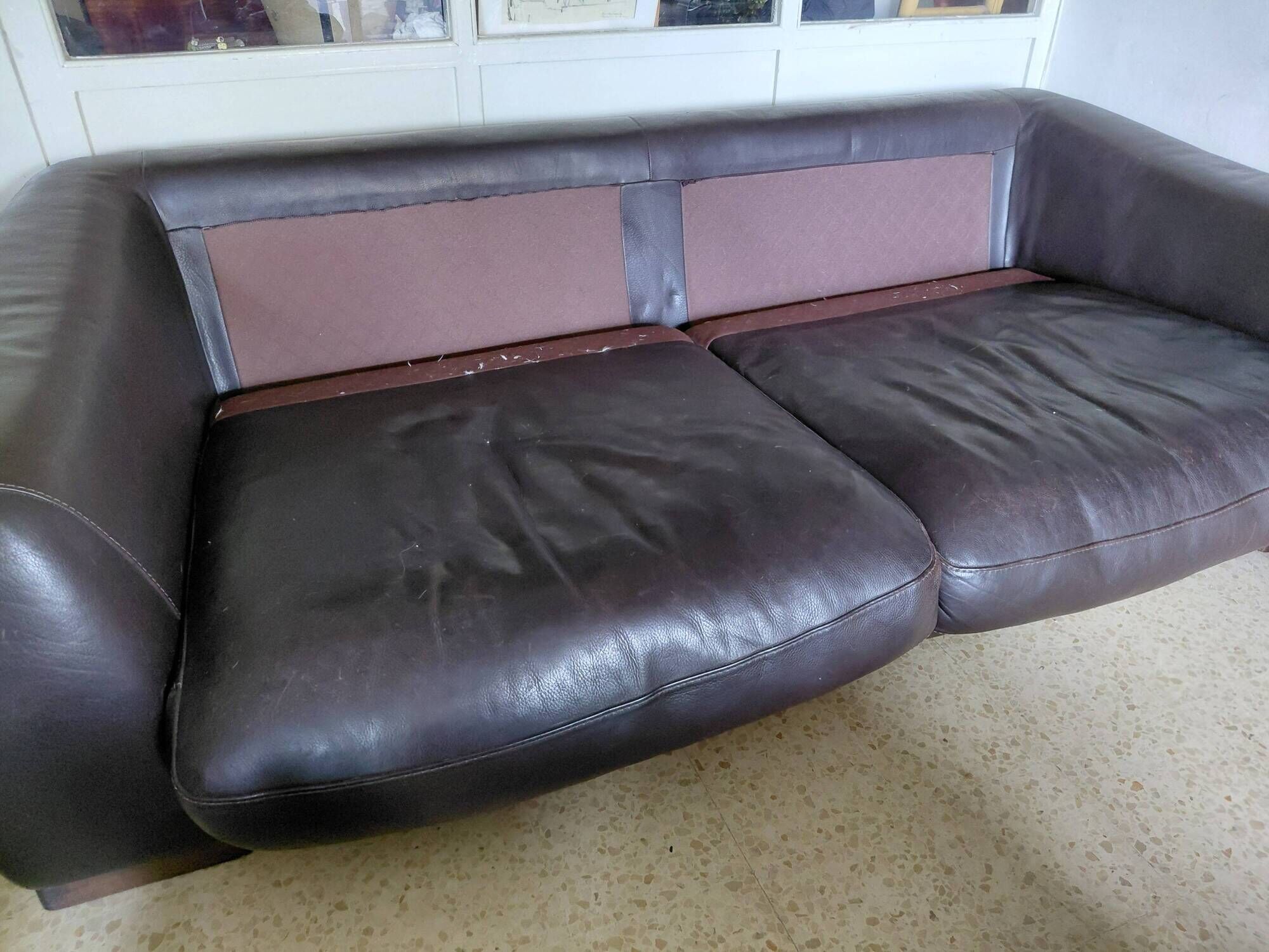 Incanto Sofa Brown Model Three-Seater Sofa with Cushions