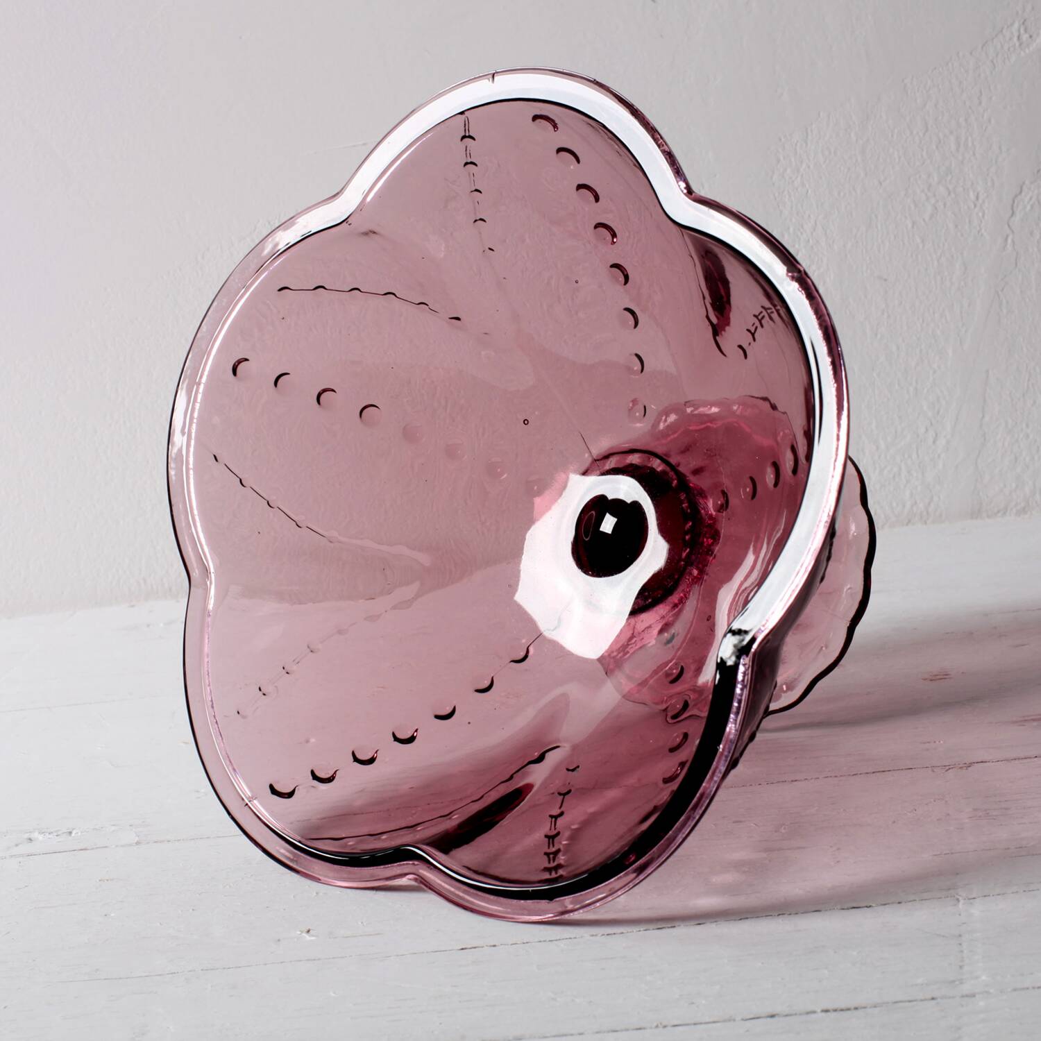 Coupe à fruits en verre pressé améthyste Yngaren par Sara Fager, Suède années 2000