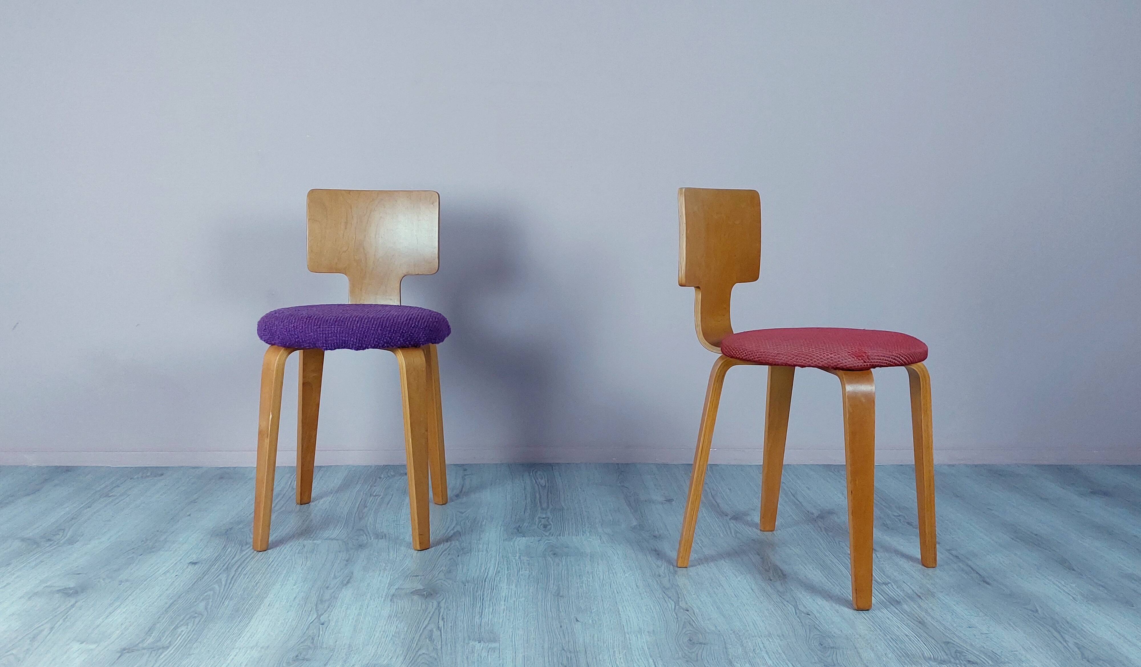 Ensemble de 2 chaises en contreplaqué par Cor Alons années 1950.