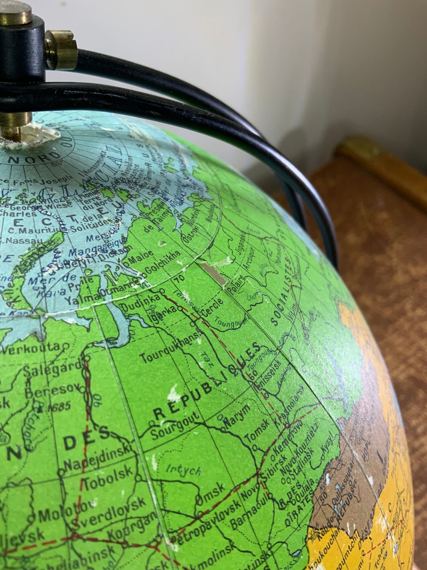 Vintage globe 1930 Perrina Picquart Metal and glass entirely original map geography