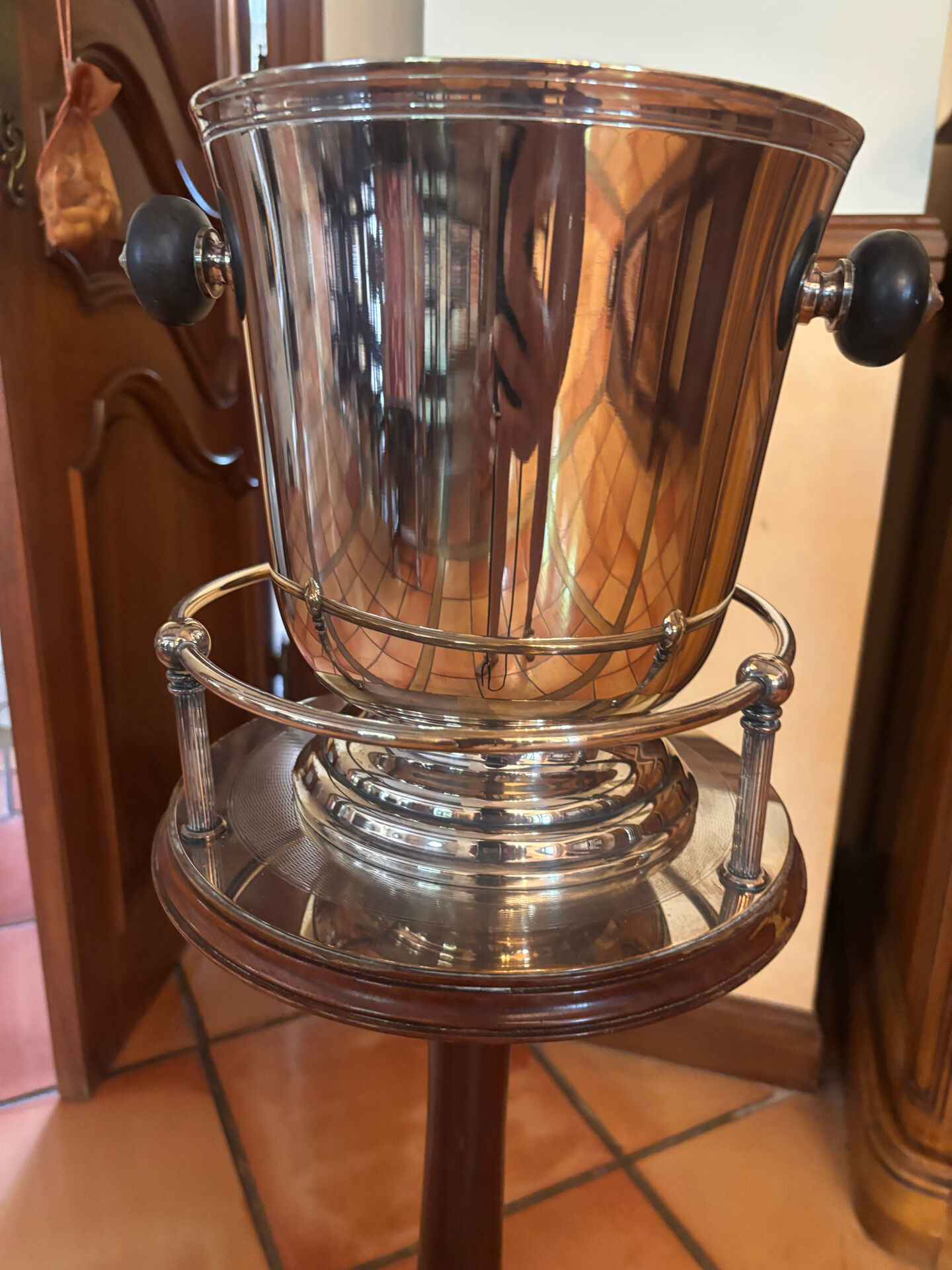 Seau à champagne sur pied