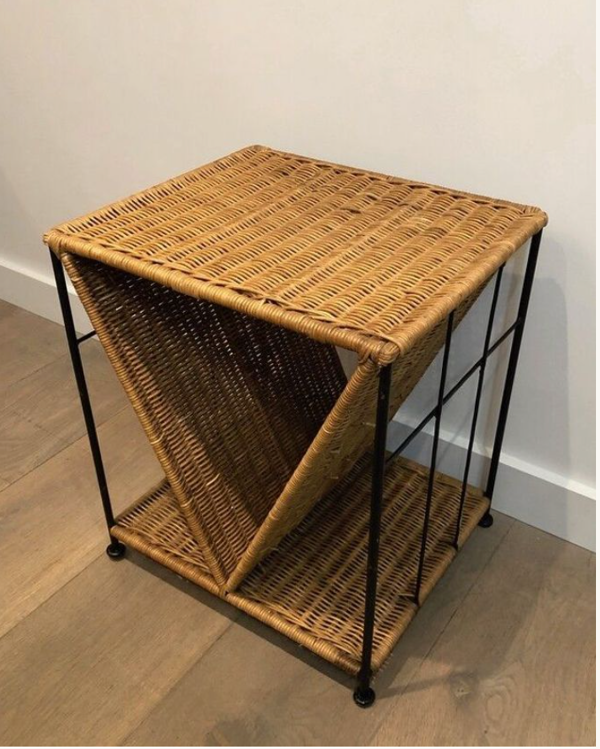 Bout de canapé en rotin et métal laqué noir