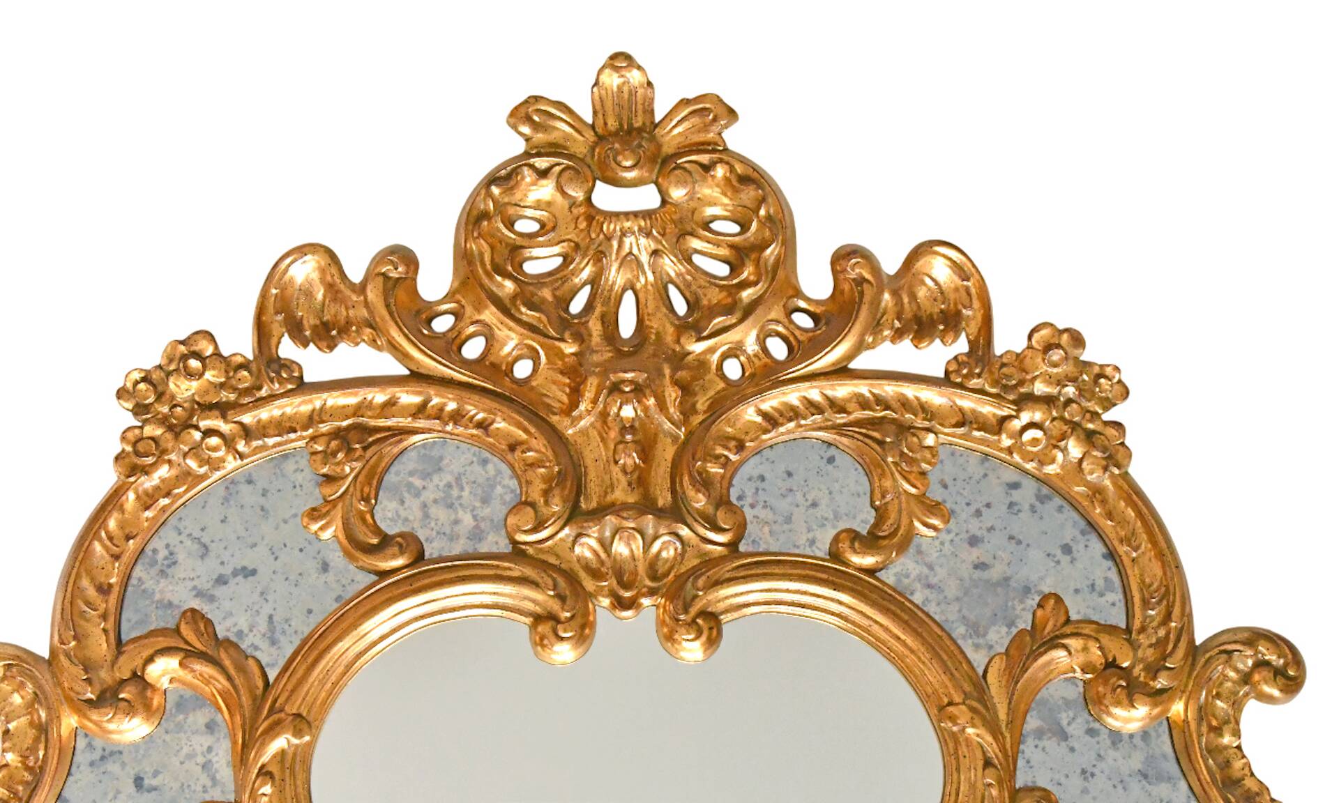 Console with a gilded wooden mirror.