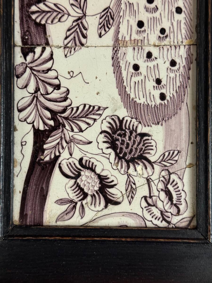 Trois carreaux de Delft manganèse formant un portrait de paon, XVIIIème siècle