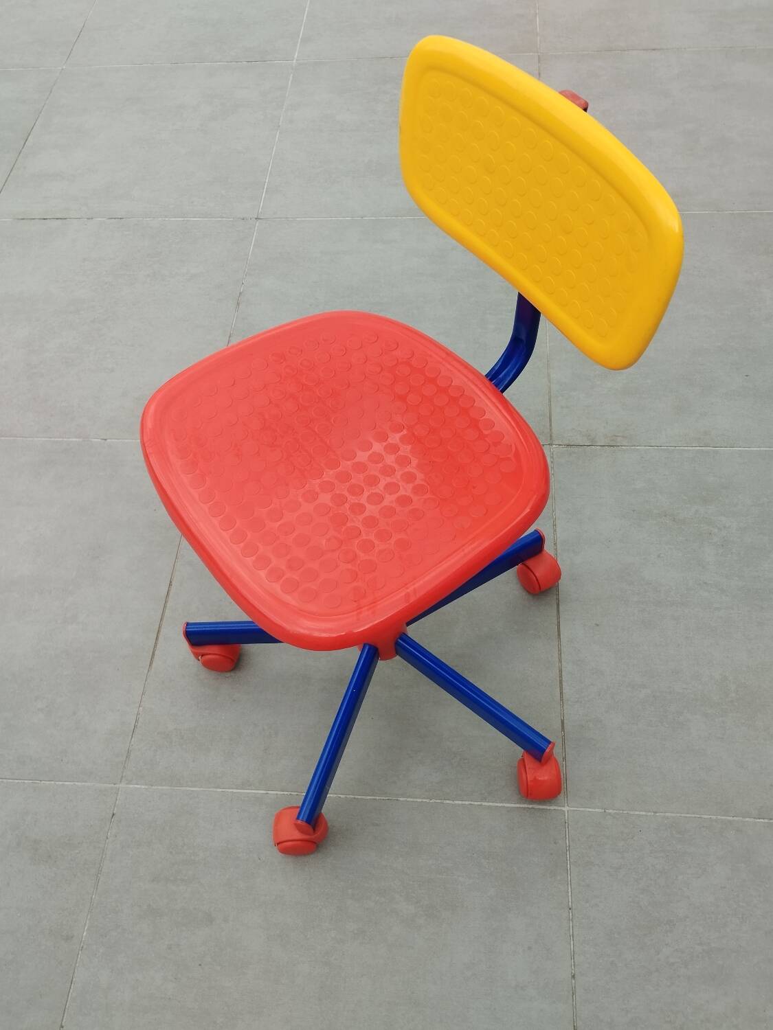 Vintage office chair, ikea design Memphis