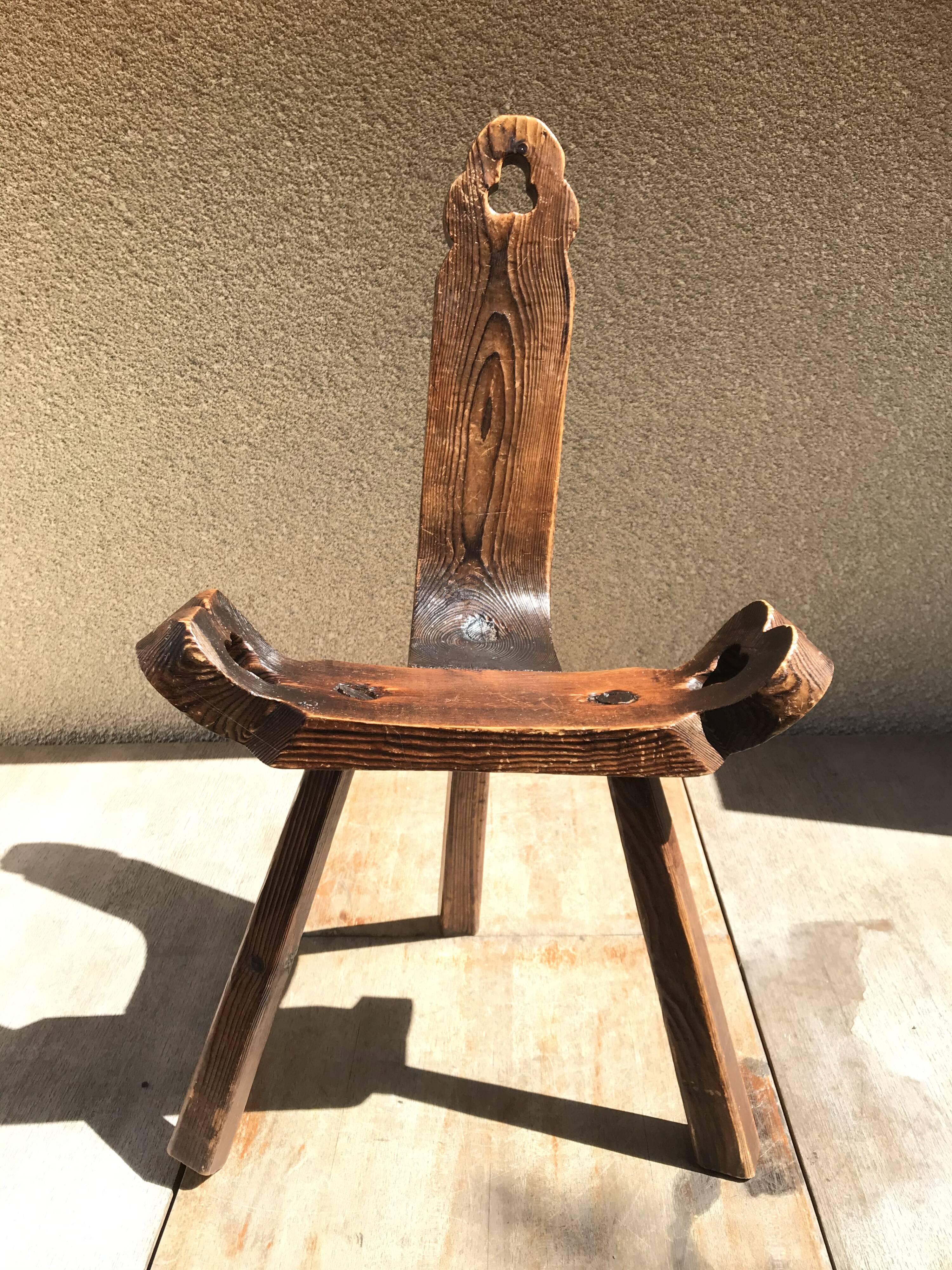 Chaise tripode bois sculpté vintage