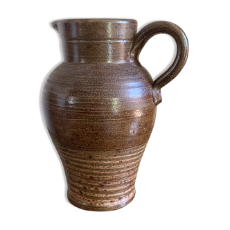 Sandstone pitcher