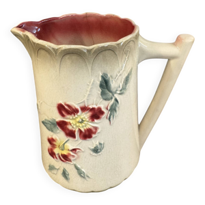 Pichet ancien en barbotine - floral