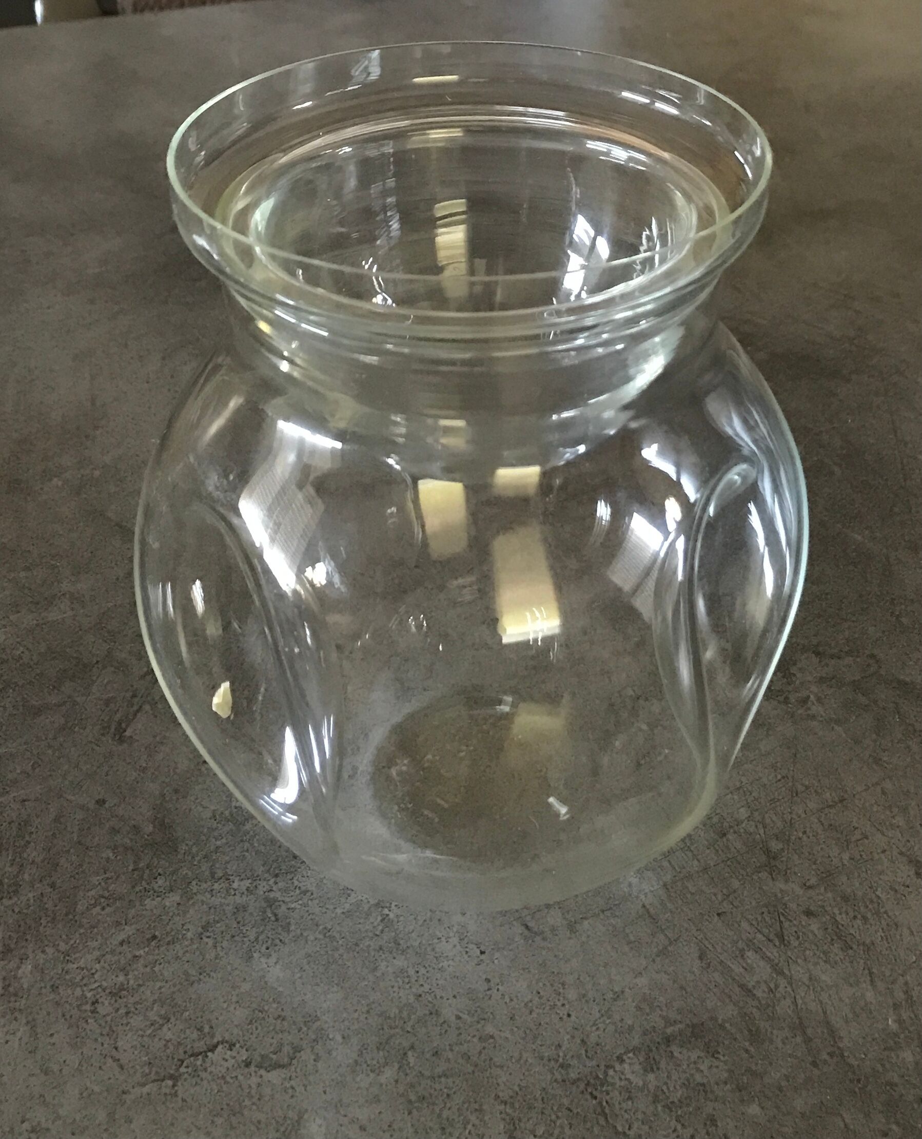 Jar type bonbonnière in translucent glass shape round modernist