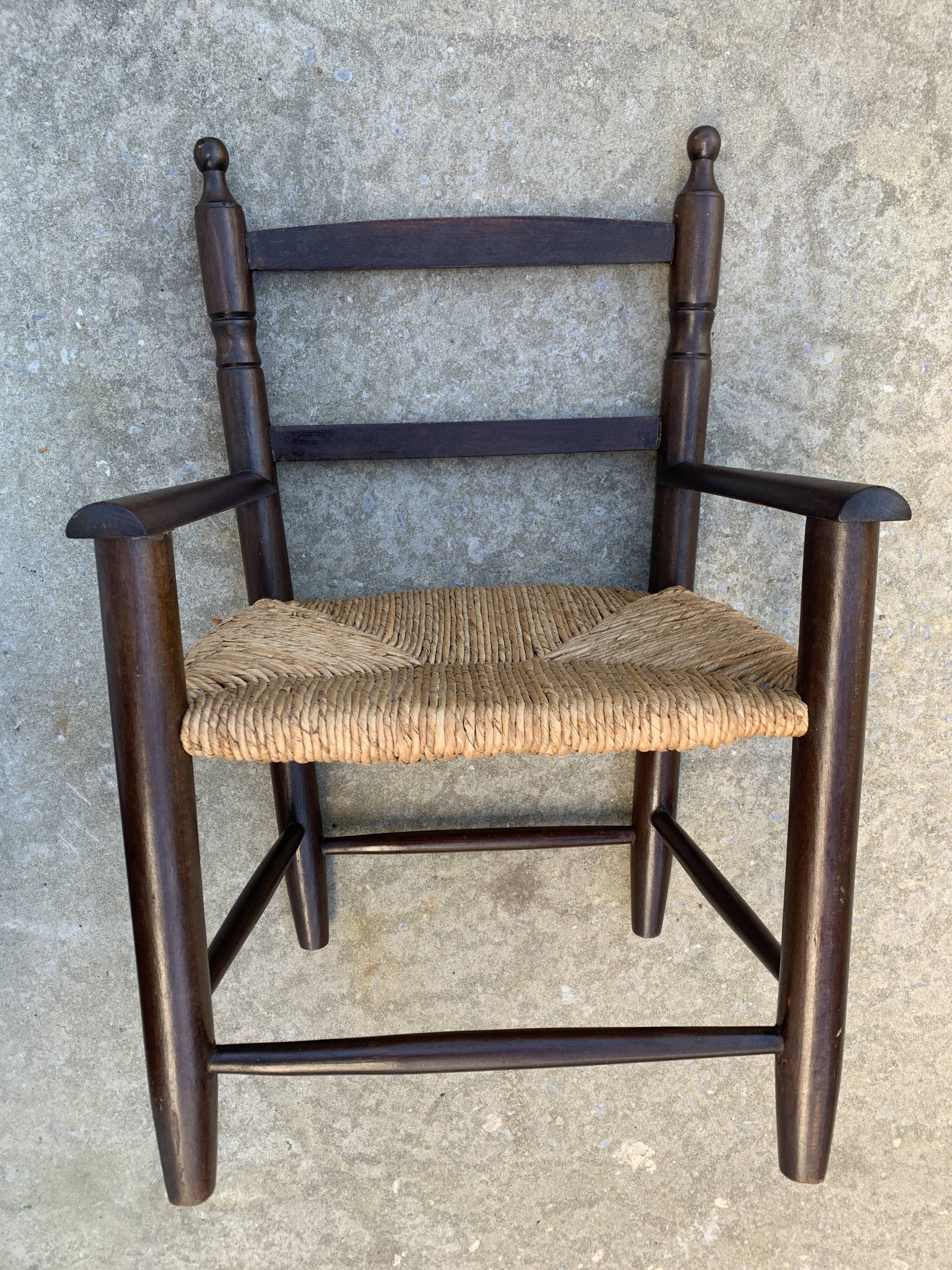 Fauteuil en bois et paille pour enfant