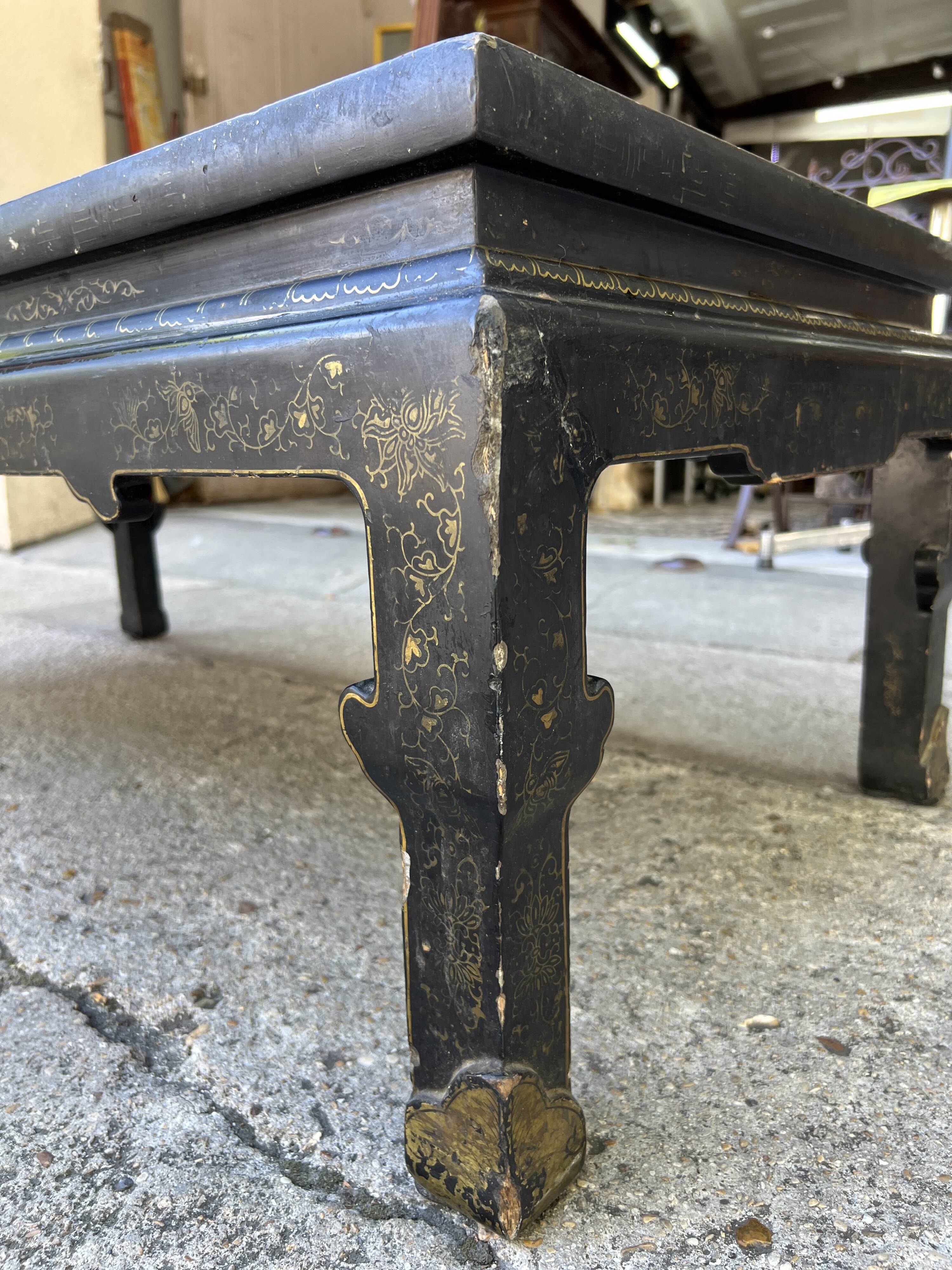 Chinese coffee table with mother-of-pearl and ivory stone inlays