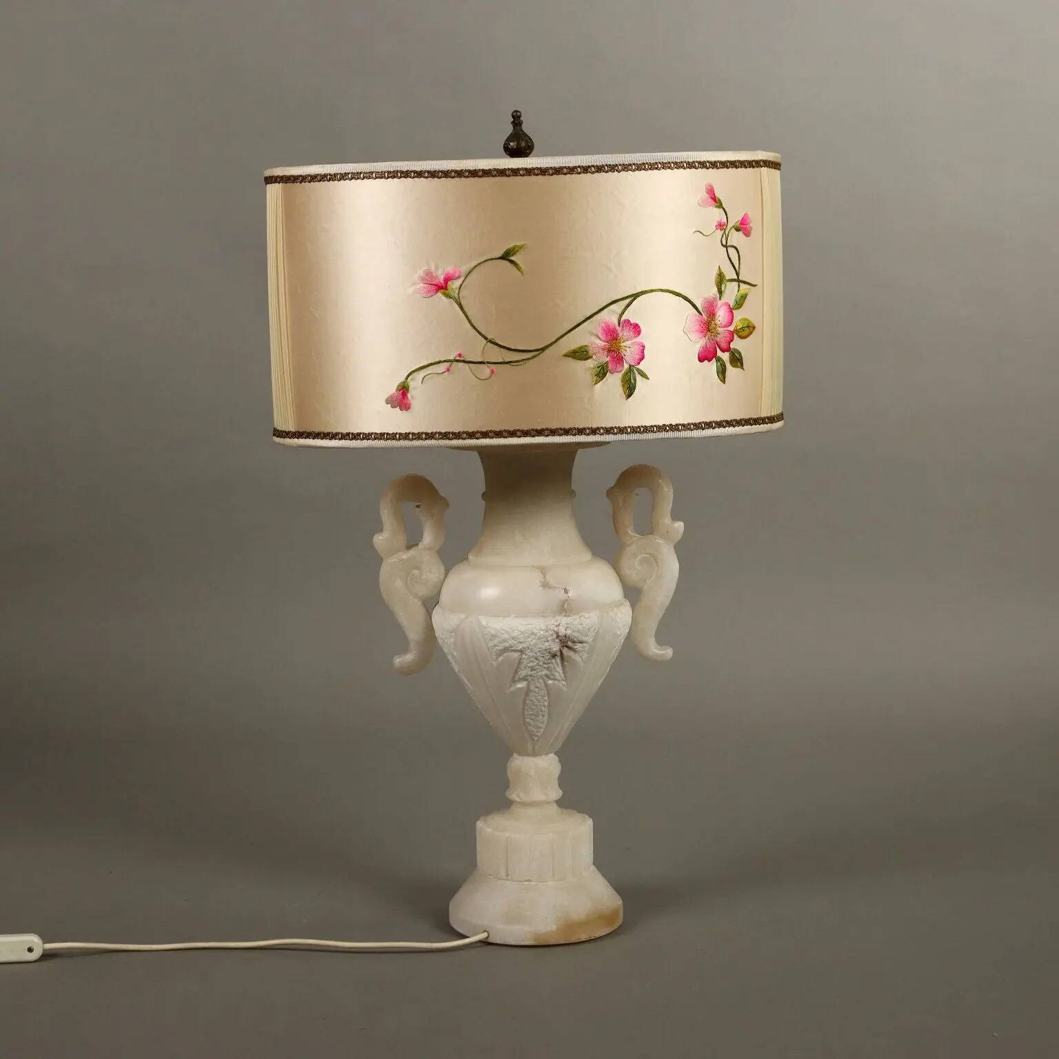 Antique table lamp in alabaster, Italy, 20th century.