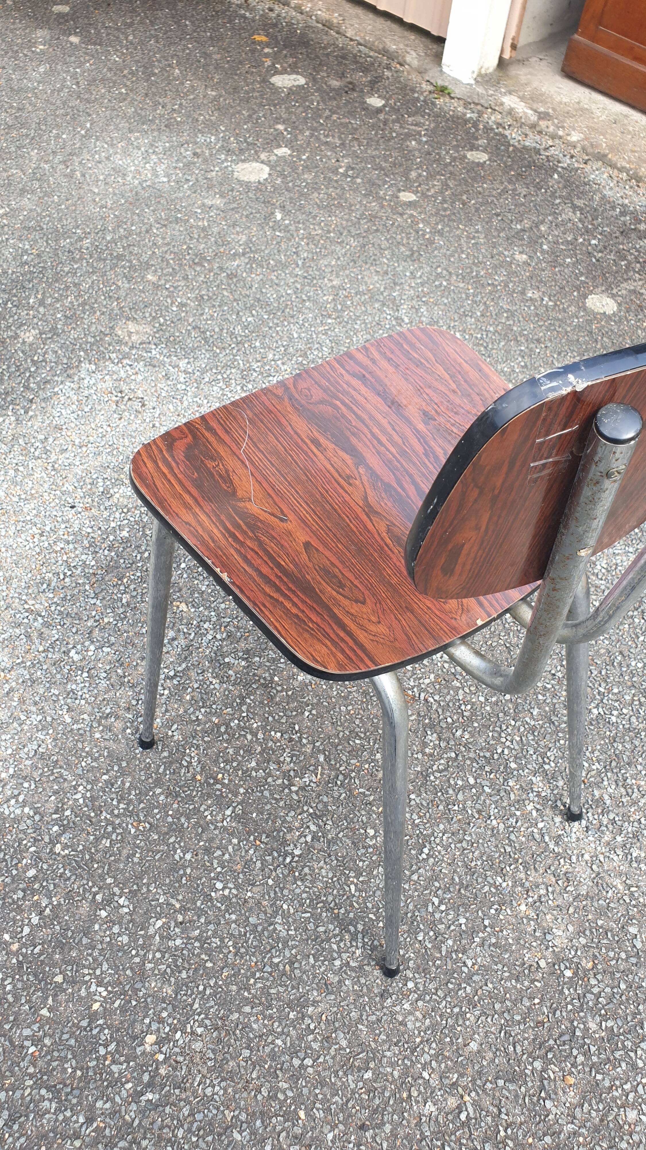 1 veined brown Formica chair
