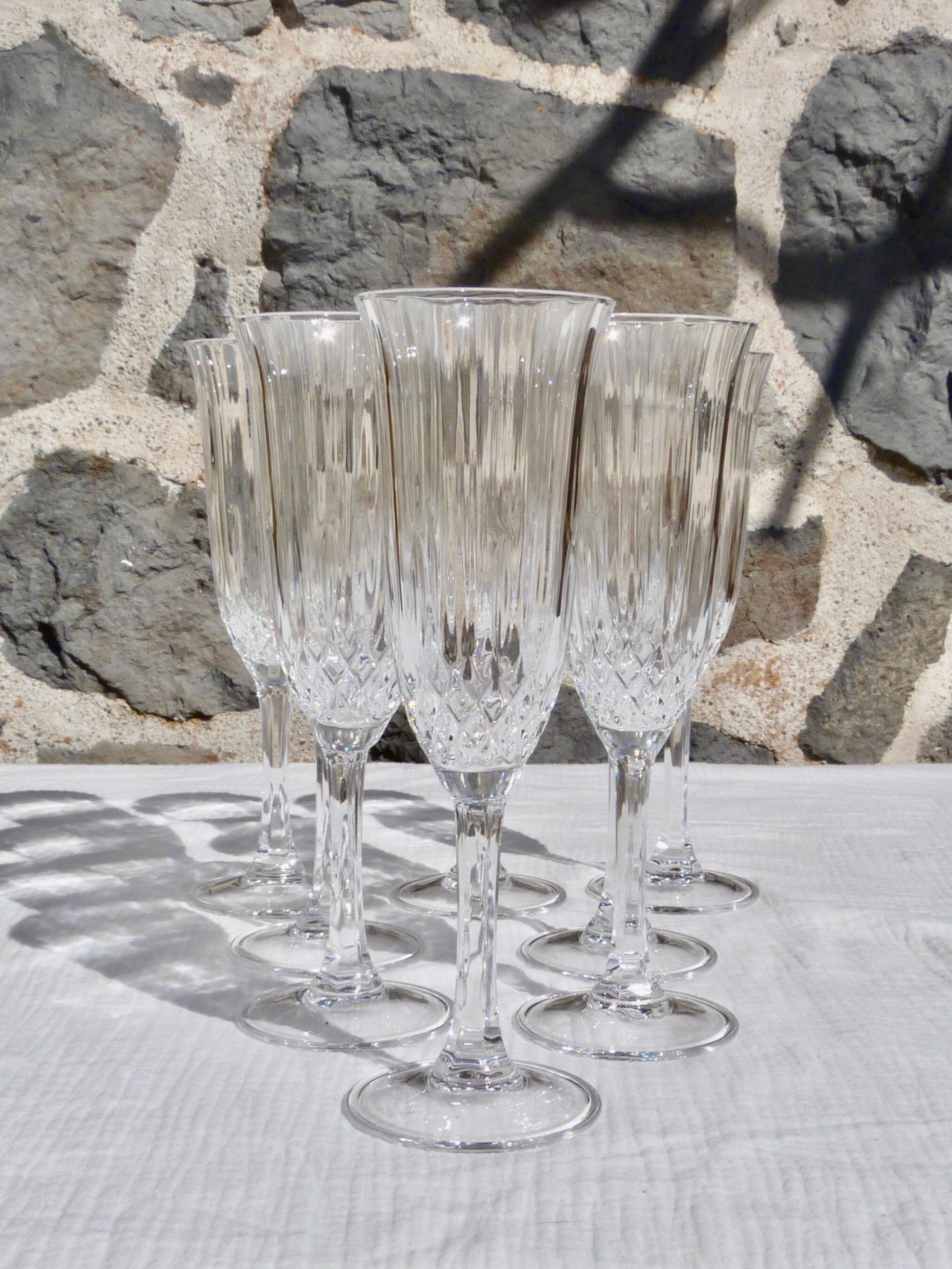 Set of 8 champagne flutes in cut crystal