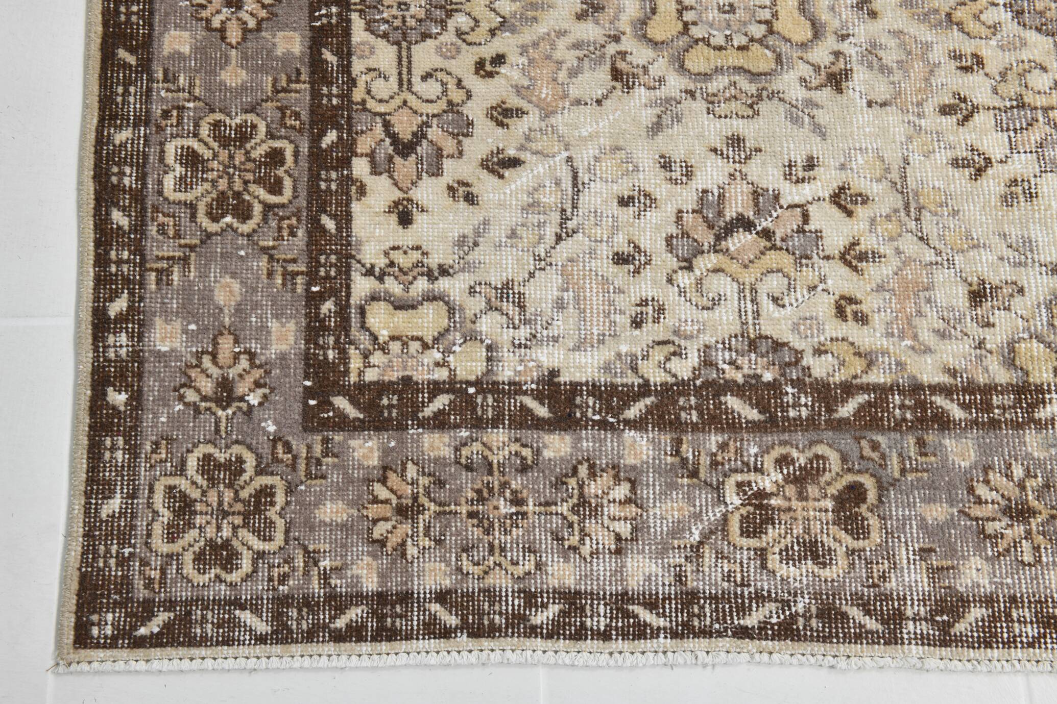 Vintage Brown & Beige Floral Bordered Rug, 184x268Cm